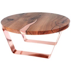 Table basse d'appoint contemporaine ronde en bois à bord vif avec cuivre, laiton et bronze