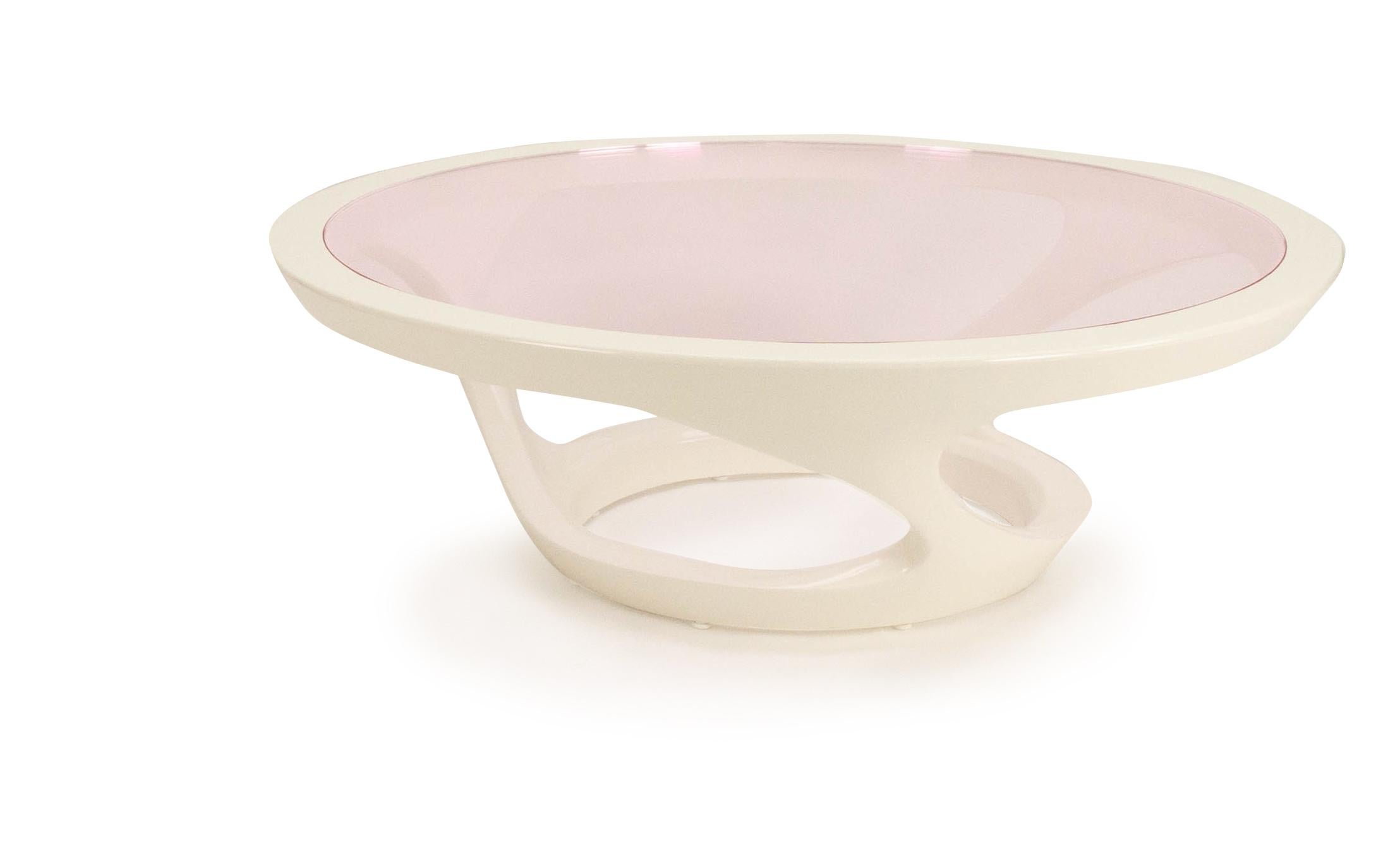 Modern Round Lucite Lacquered Coffee Table In Excellent Condition For Sale In Greenwich, CT
