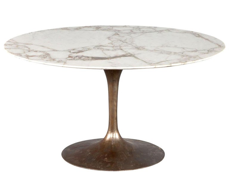 Mid-20th Century Modern Round Marble Top Table Eero Saarinen Pedestal Table For Sale