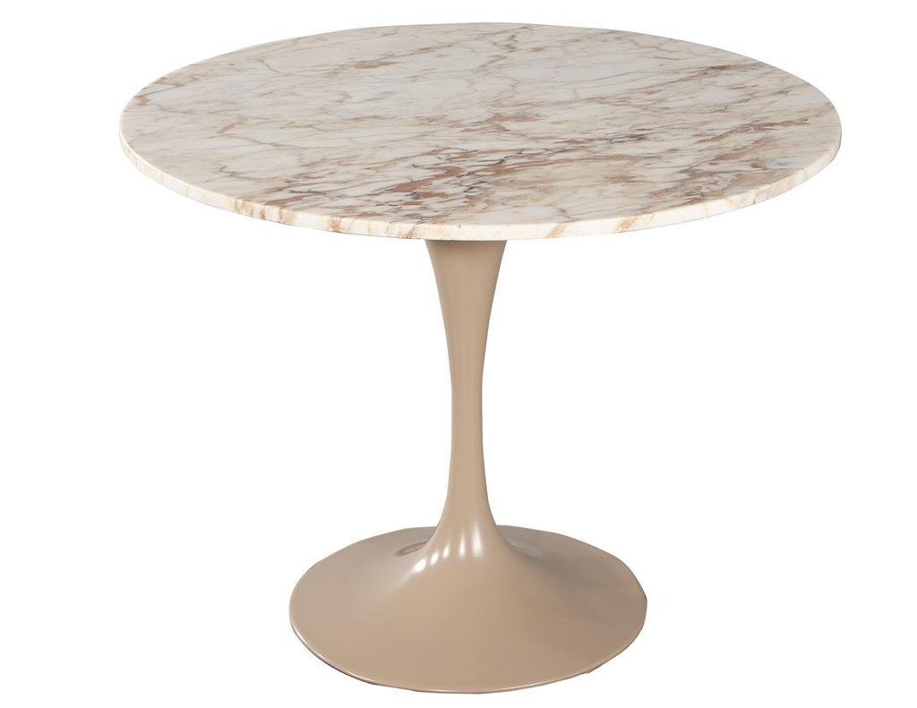 Italian Modern Round Marble Top Table in the Style of Eero Saarinen Pedestal Table
