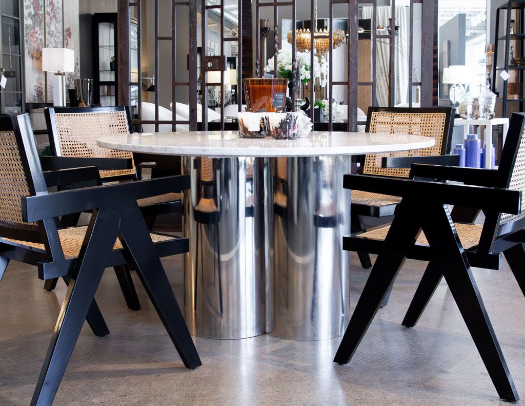 Moderner runder Tisch mit Marmorplatte und Metallsockel im Angebot 9