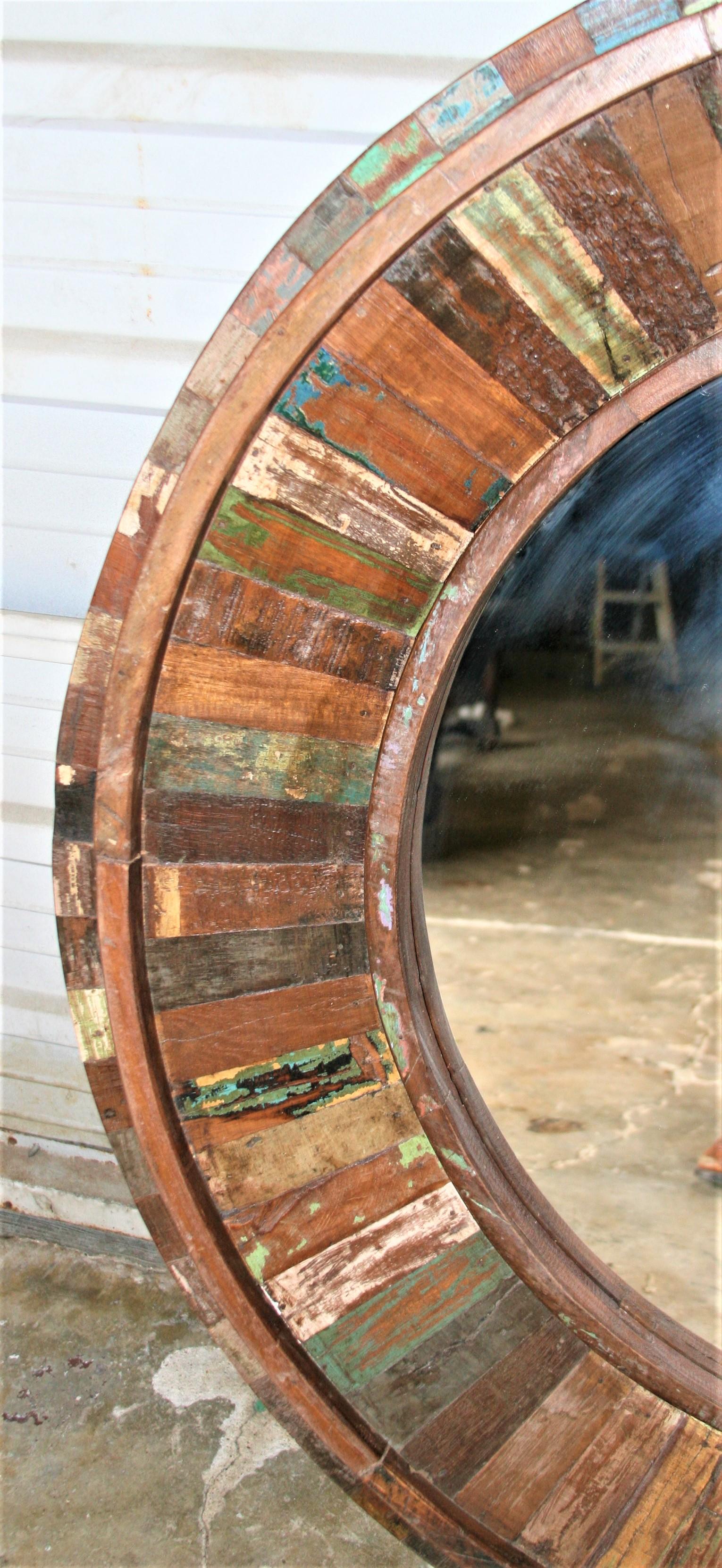 Modern Round Mirror Made from Handpicked Recycled Vintage Wood In Good Condition For Sale In Houston, TX