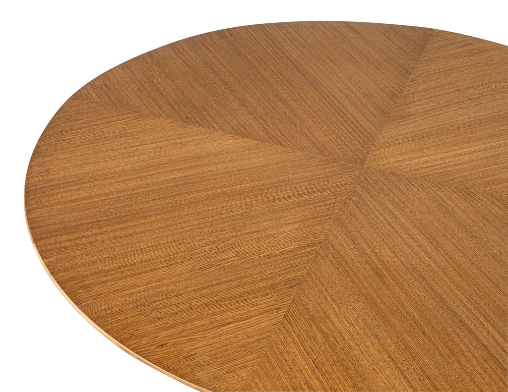 Modern Round Oak Dining Table In New Condition For Sale In North York, ON