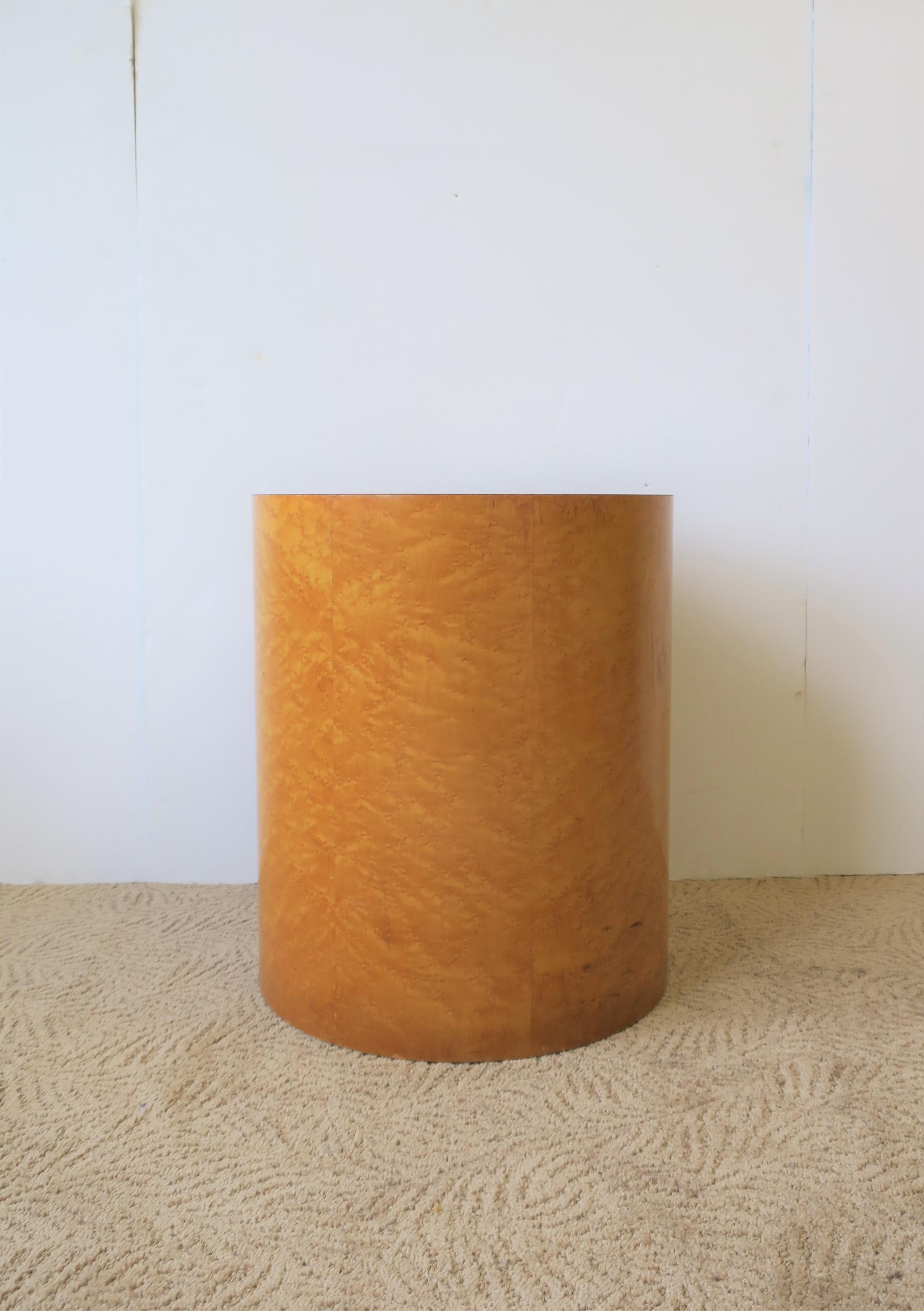 A Modern style round pedestal side table or end table veneered in birdseye maple wood, circa late 20th century. 

Measurements include: 17.75 in. H  x 15 in. diameter.

     