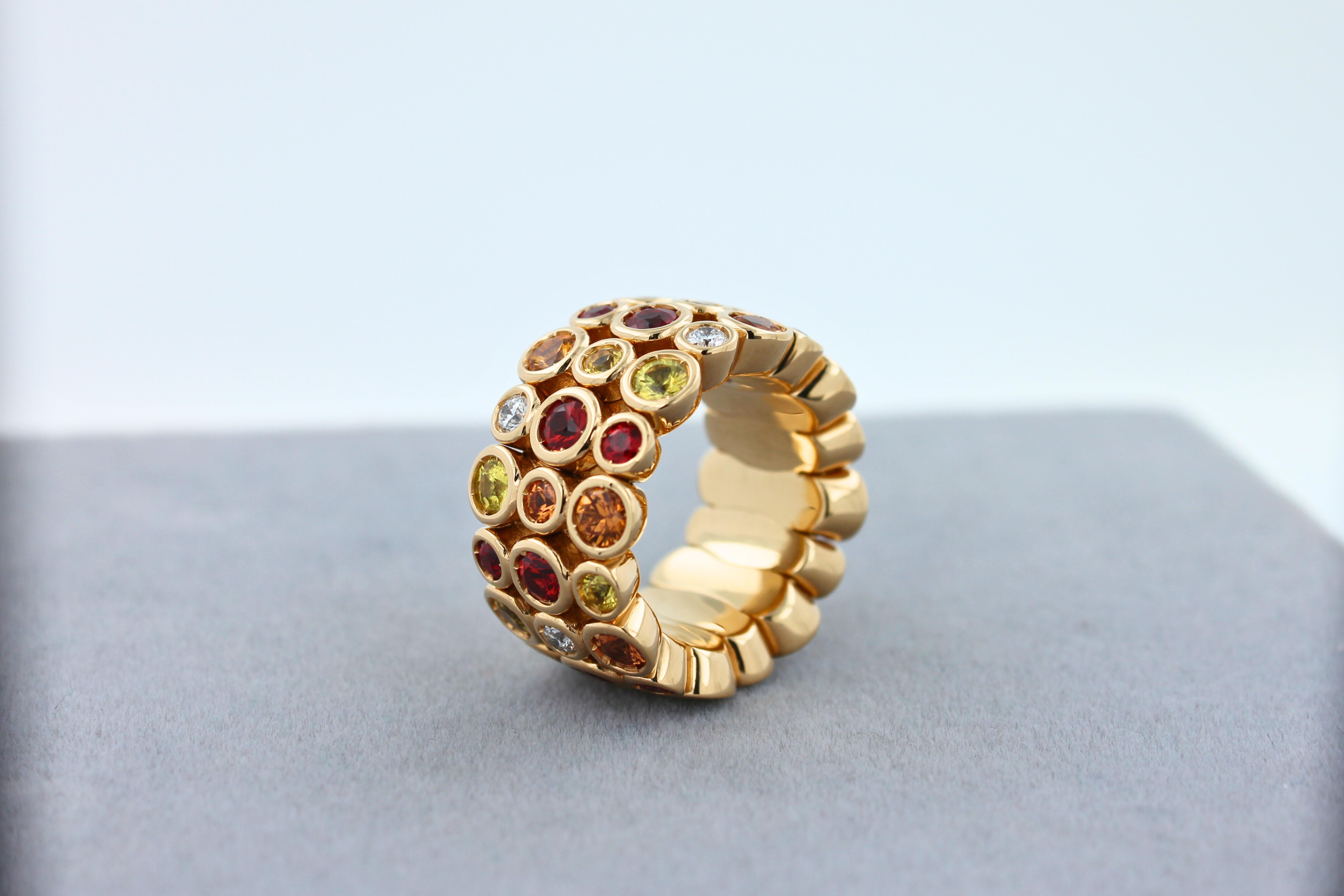 Modern Round Sapphires, Rubies & Diamonds Ring Set in 18K Yellow Gold For Sale 1