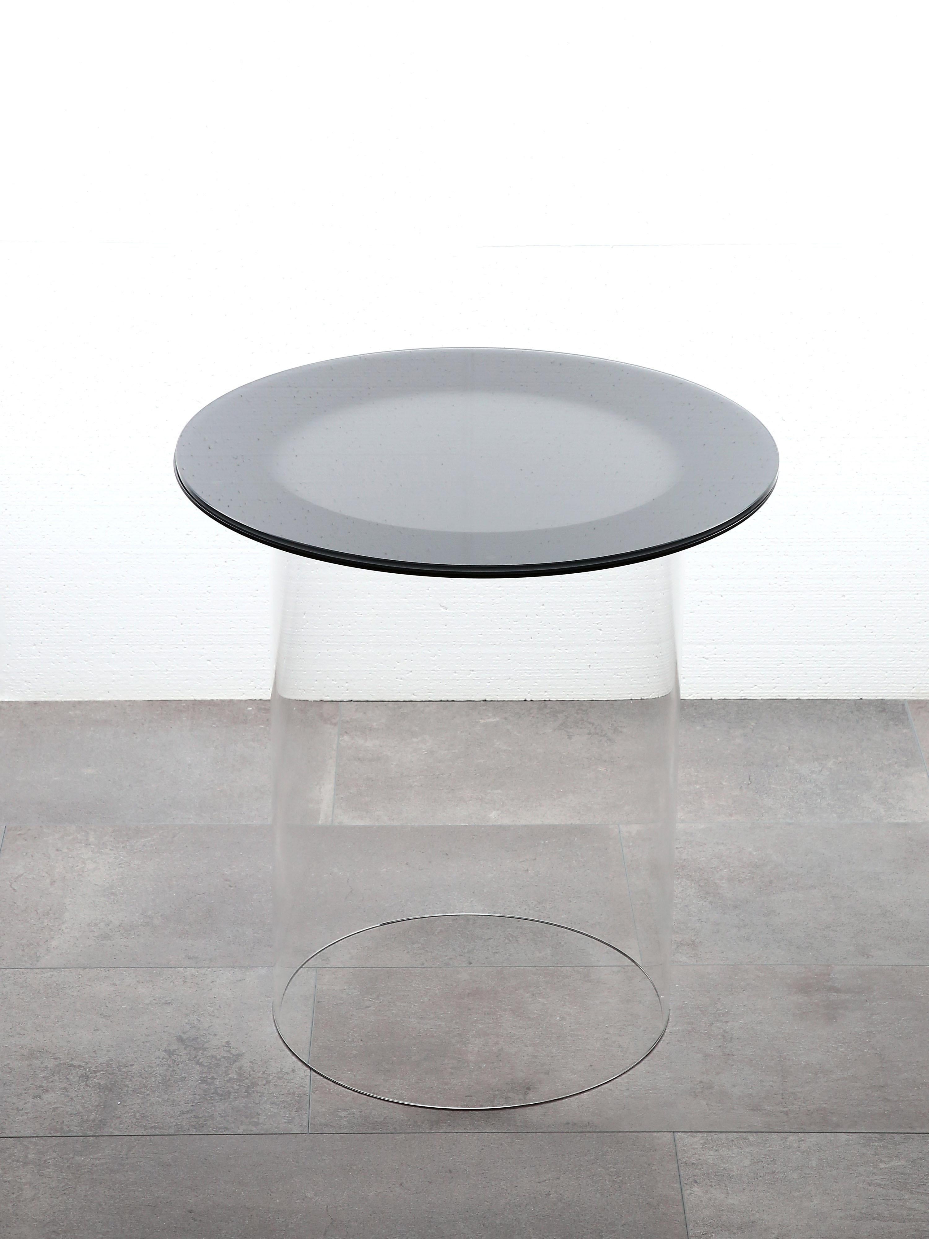 Modern Round Side Table with Glass and Black Finish In New Condition For Sale In Weinheim, DE