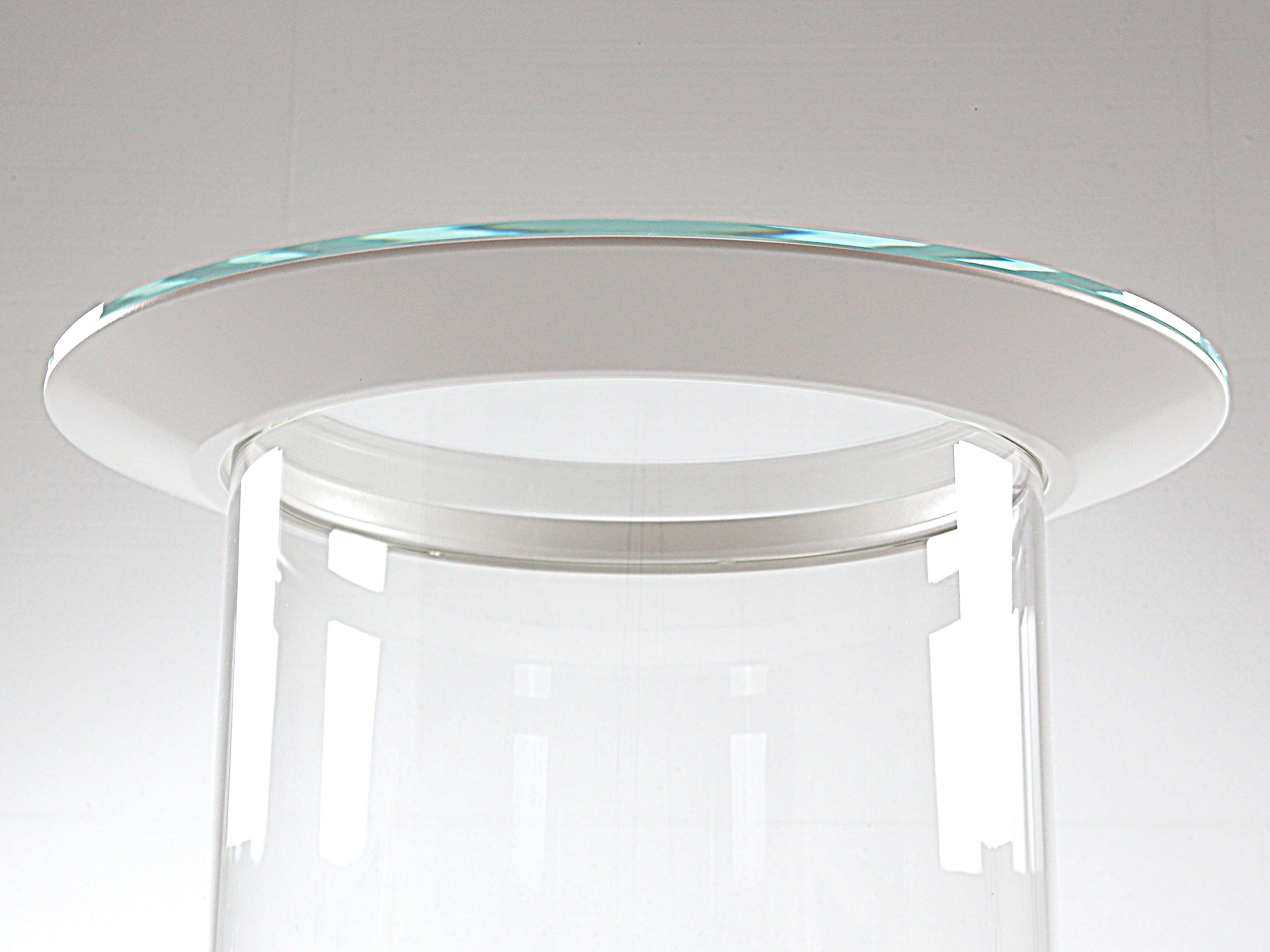 Modern Round Side Table with Glass and White Finish In New Condition For Sale In Weinheim, DE