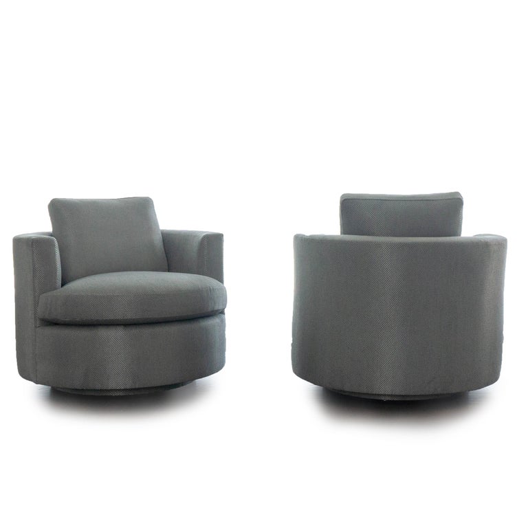 Oversized Round Swivel Chair