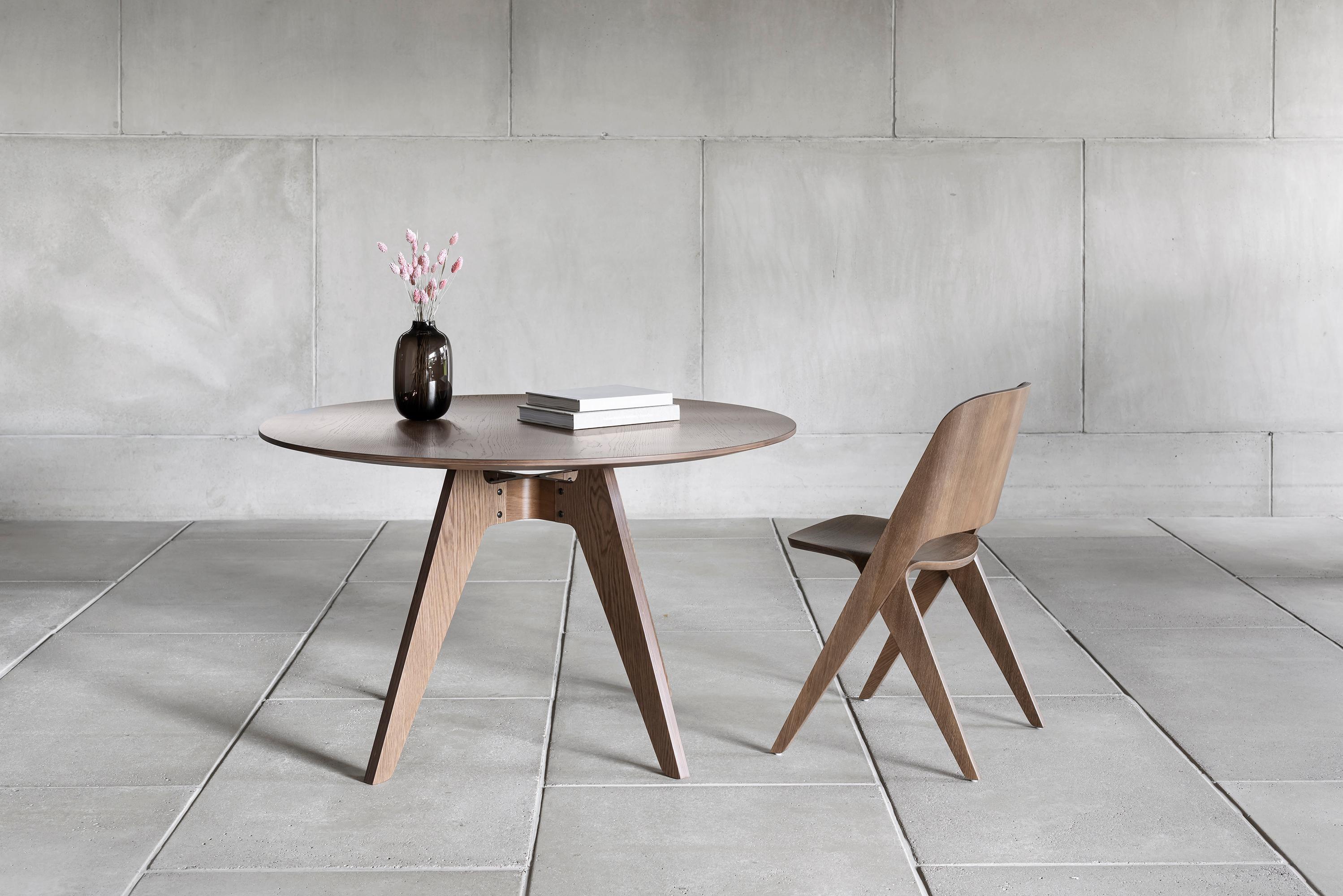 Lavitta round table (100 cm) designed by Timo Mikkonen & Antti Rouhunkoski
Collection Lavitta 2016 by Poiat 

Model shown on picture
Dimensions : H. 72 cm x D. 100 cm 
Color : Dark Oak 
Three legs 

The Lavitta Collection draws upon the