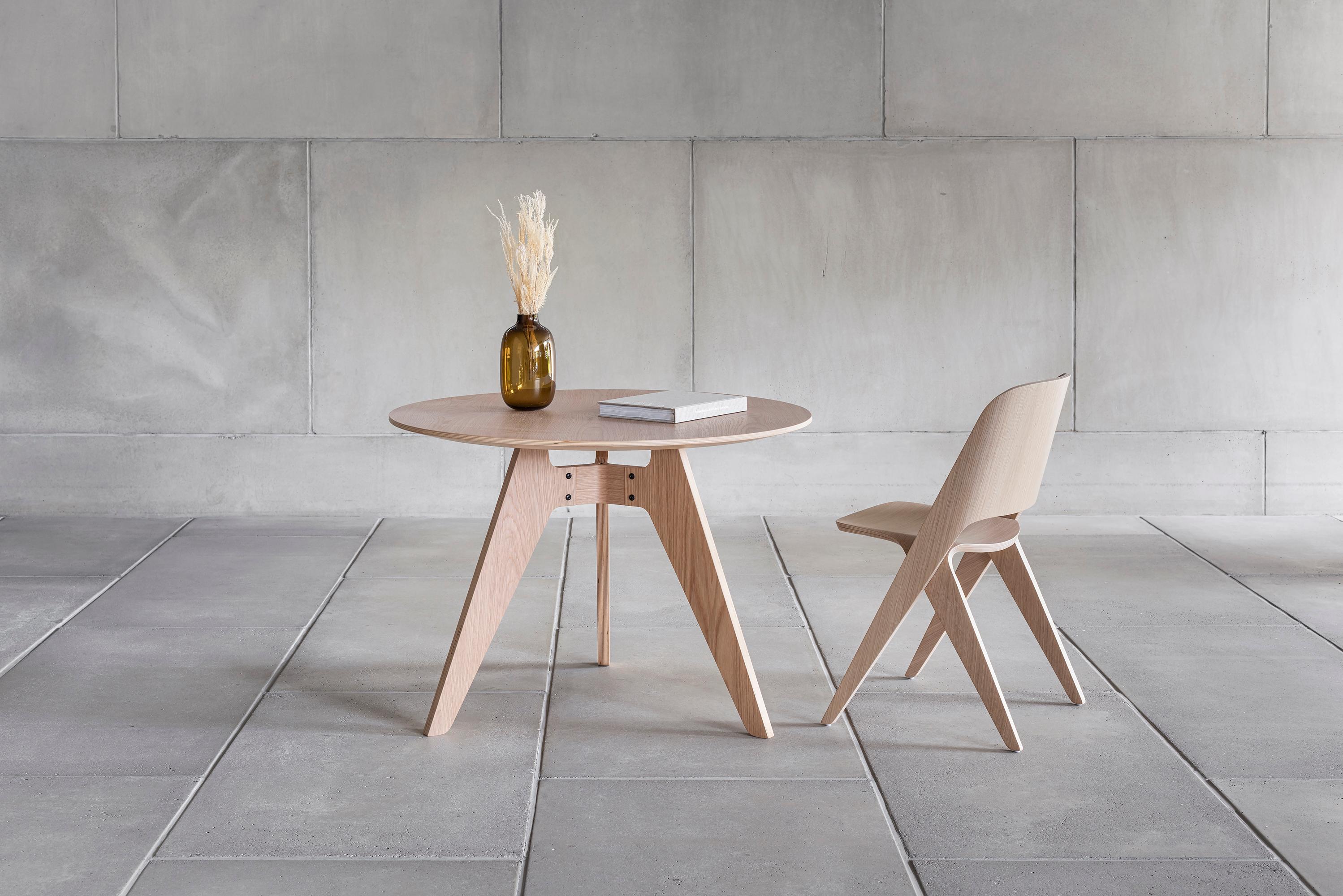Modern Round Table 'Lavitta' by Poiat, Natural Oak, 100cm For Sale 3