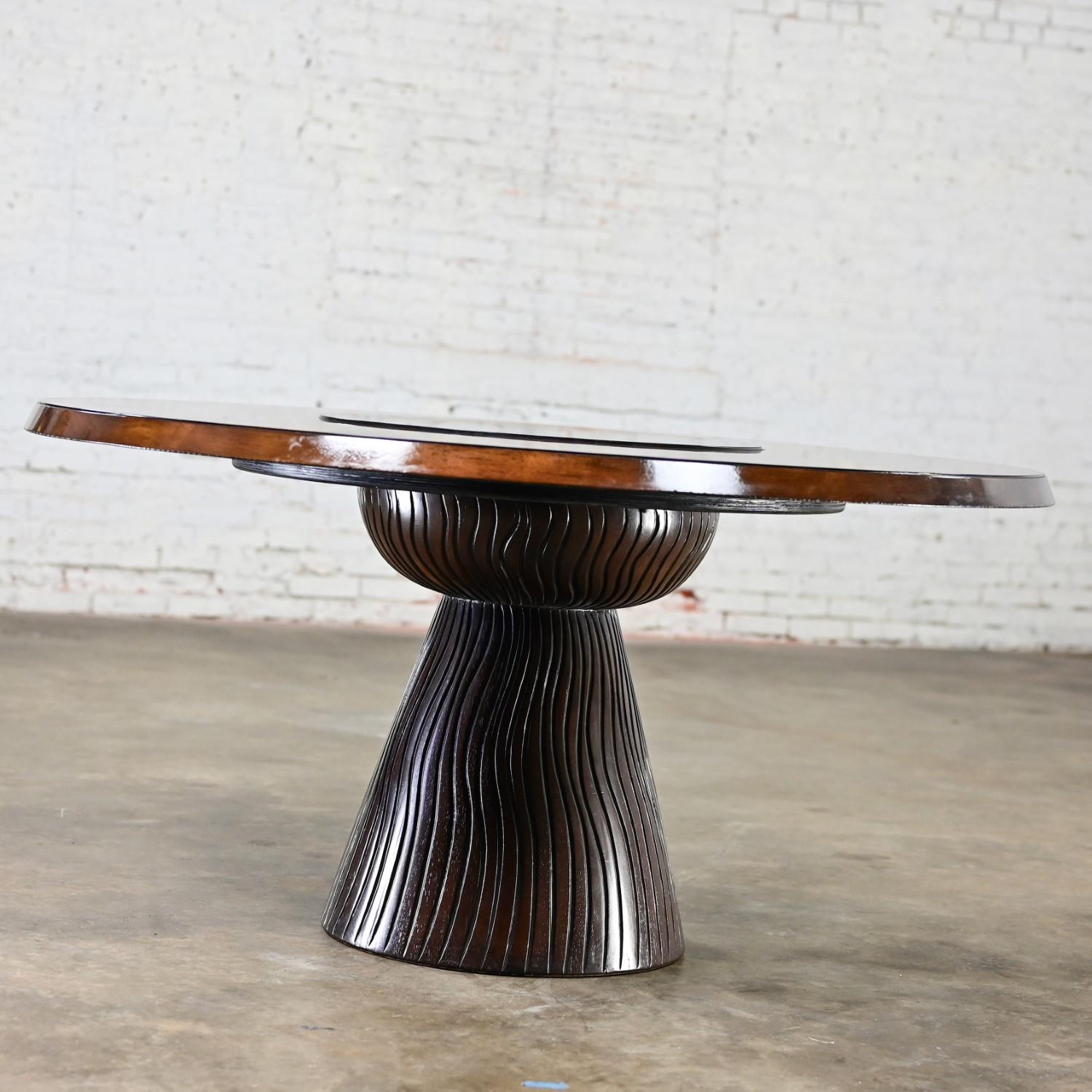 Moderne Table de salle à manger moderne ronde à piédestal attribuée à Bernhardt Cascade en vente