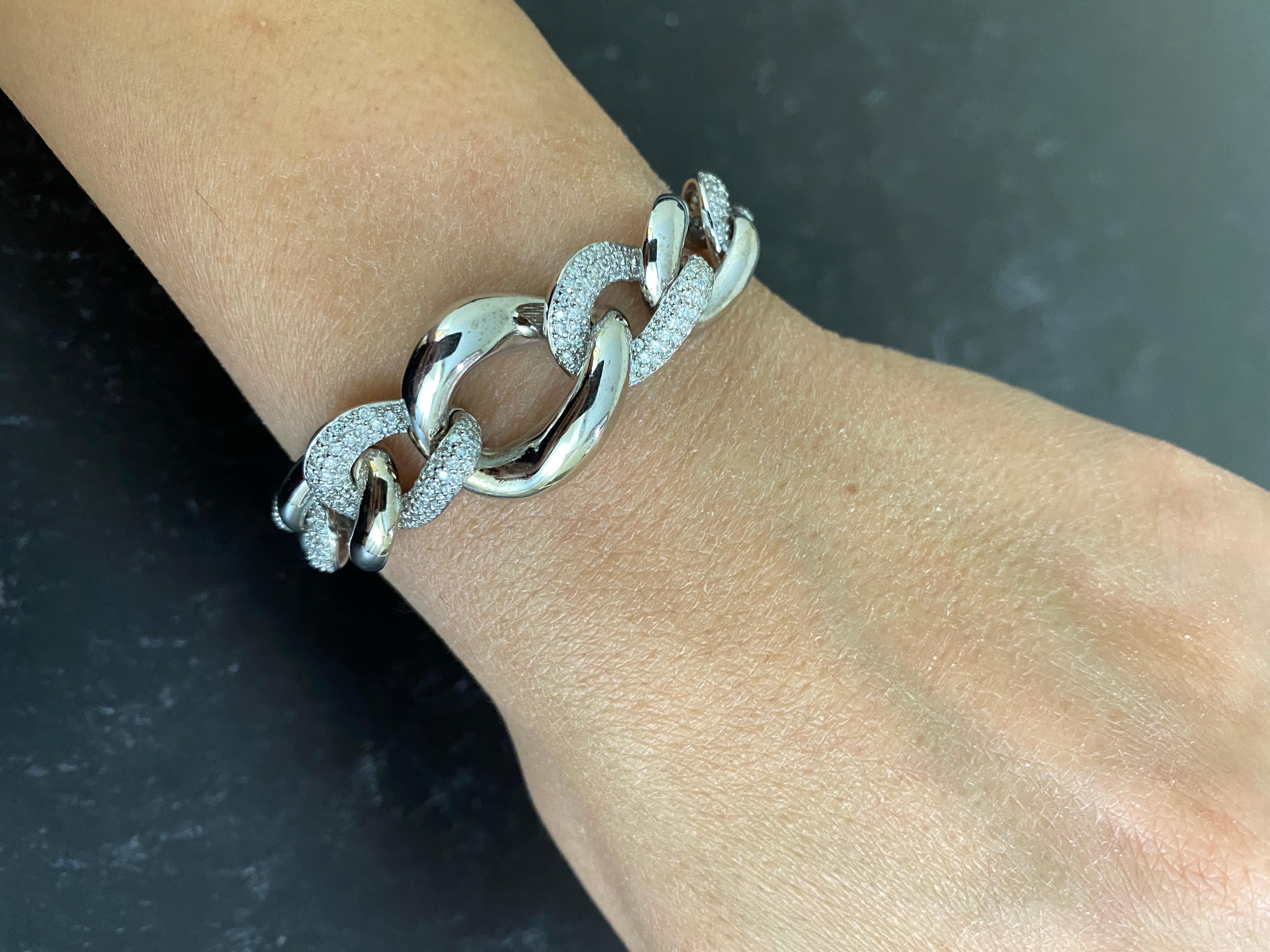 Contemporary Modern Round White Diamond Twisted Link Chain Bracelet 14 Karat Gold