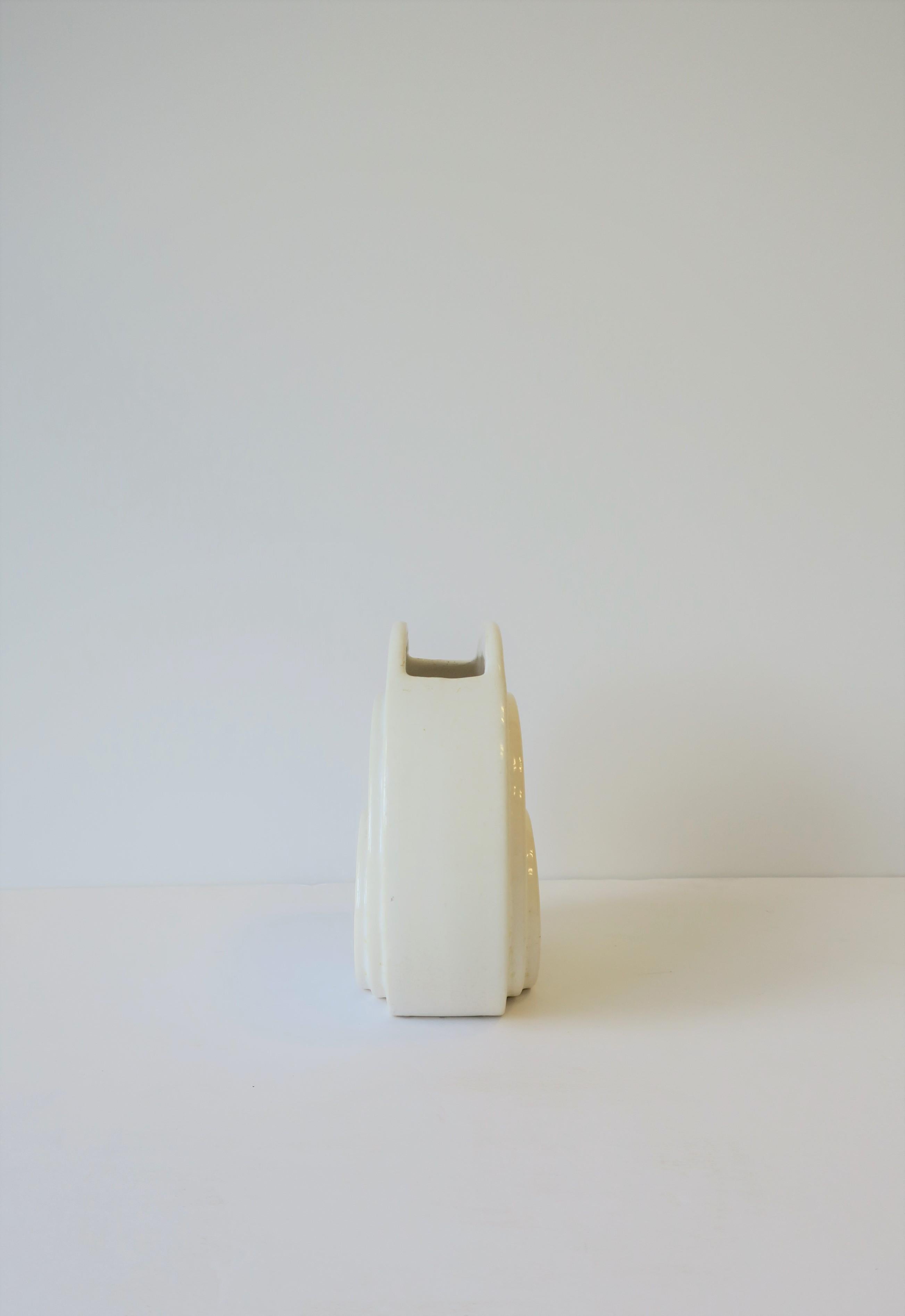 Japanese Modern White Pottery Vase, Japan, Early 20th c For Sale 8