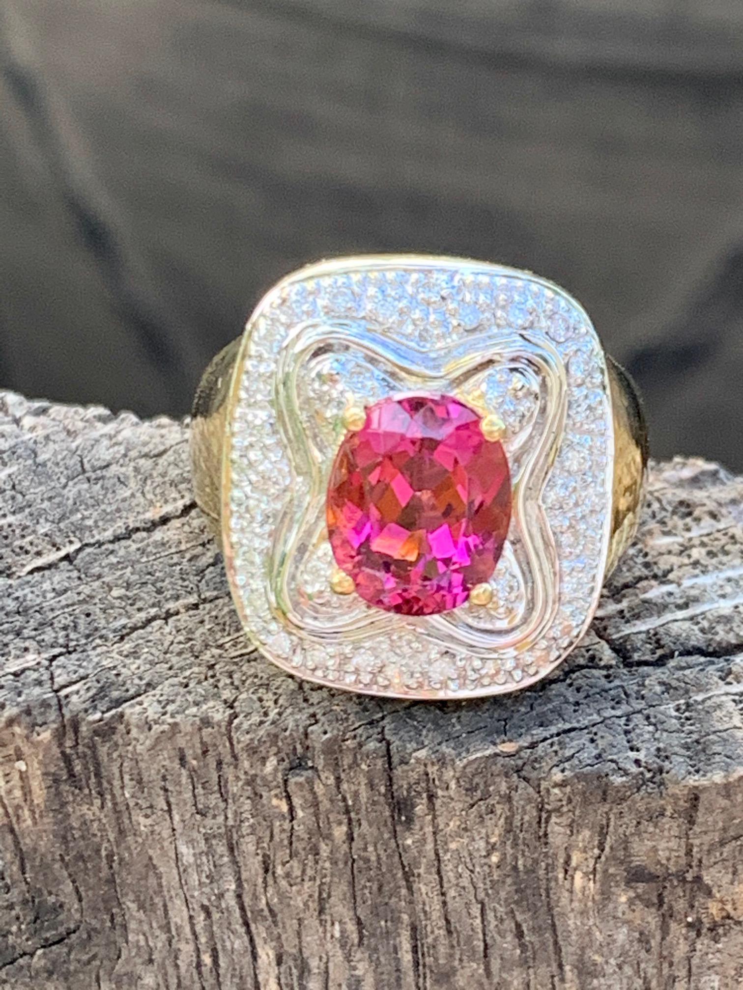 Round Cut Modern Rubellite Pink Tourmaline 18 Karat Gold Ring - Size 6 For Sale