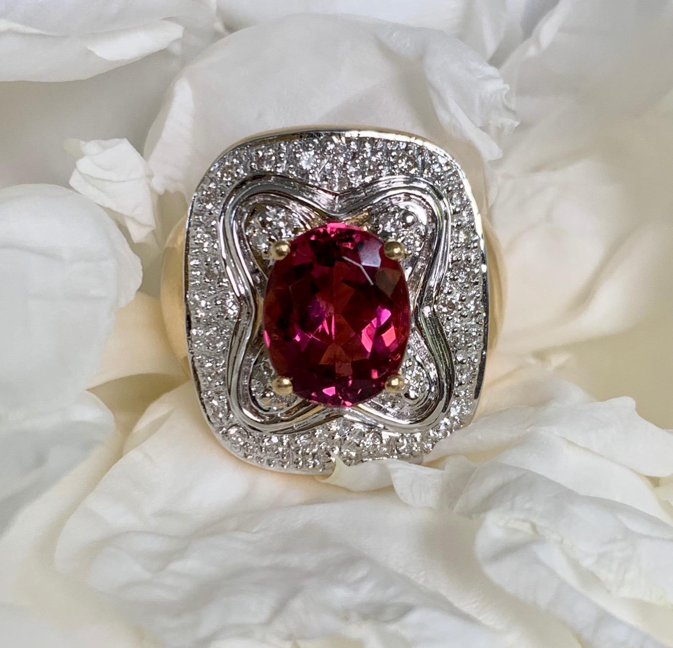 Modern Rubellite Pink Tourmaline 18 Karat Gold Ring - Size 6 In Excellent Condition For Sale In St. Louis Park, MN