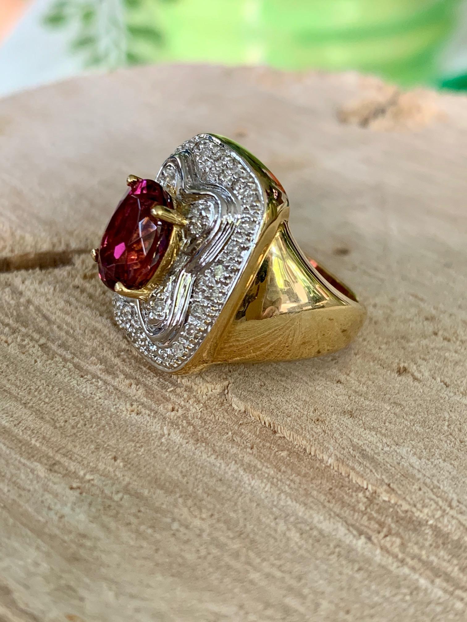 Modern Rubellite Pink Tourmaline 18 Karat Gold Ring - Size 6 For Sale 1