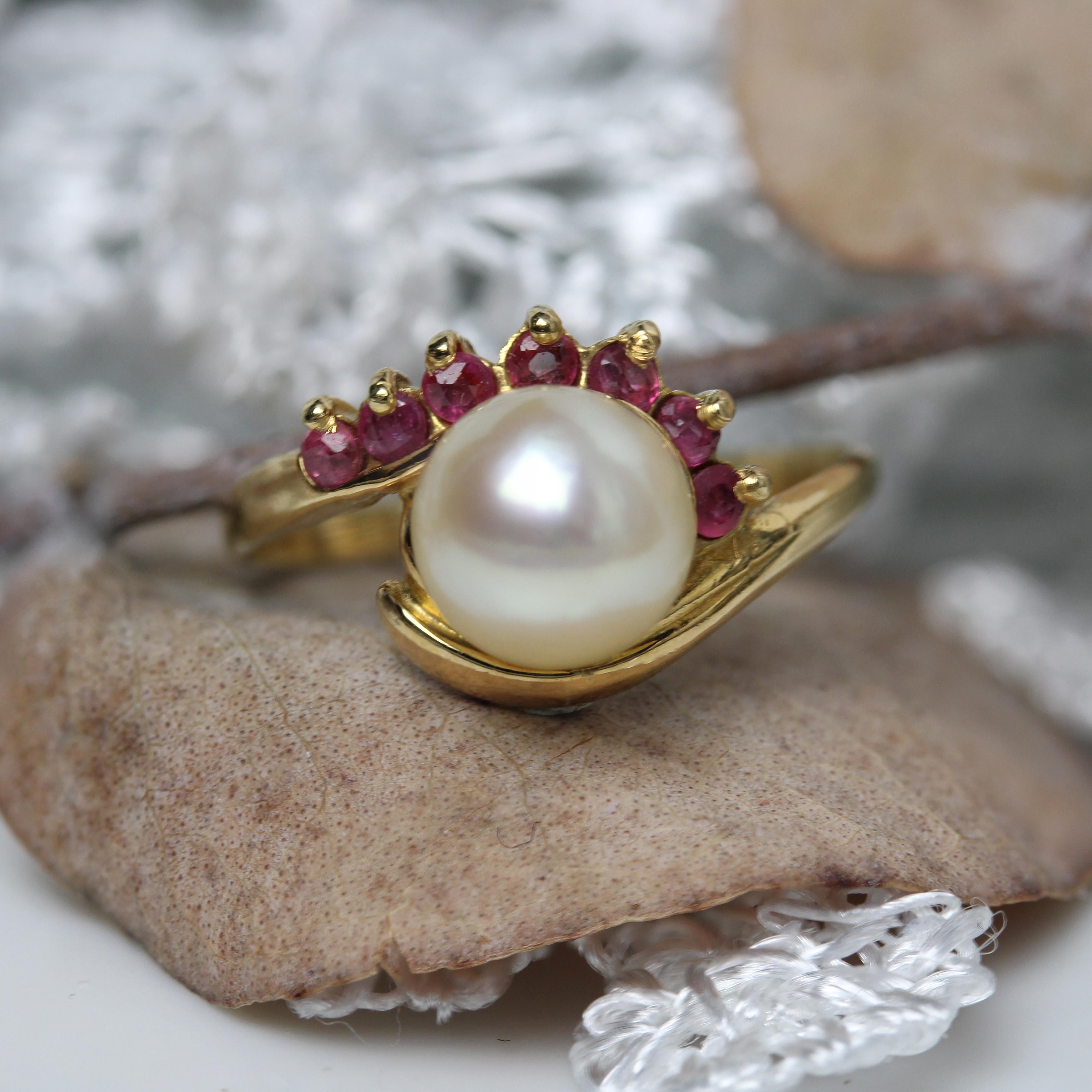 Round Cut Modern Rubies Cultured Pearl 18 Karat Yellow Gold Ring For Sale