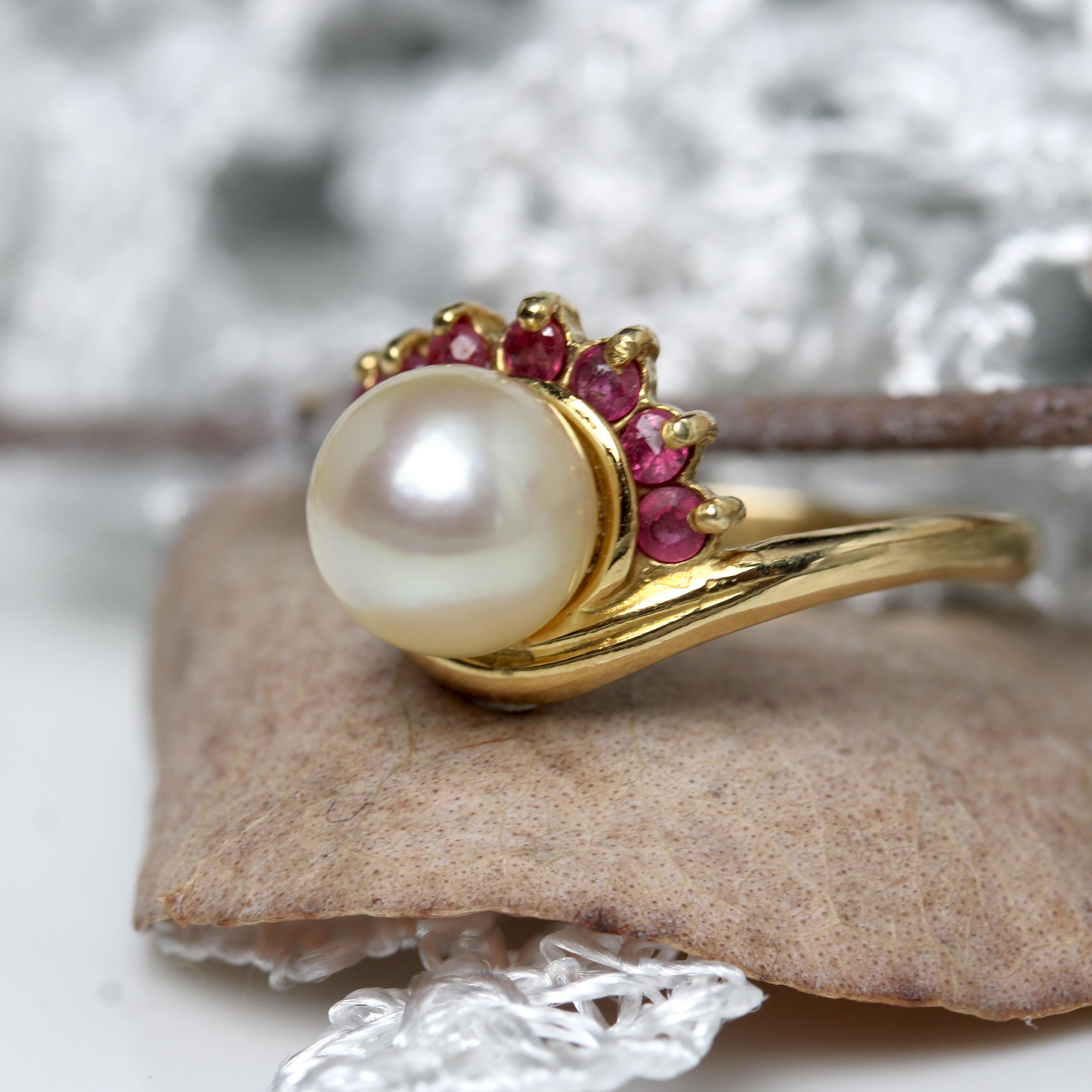 Modern Rubies Cultured Pearl 18 Karat Yellow Gold Ring For Sale 3
