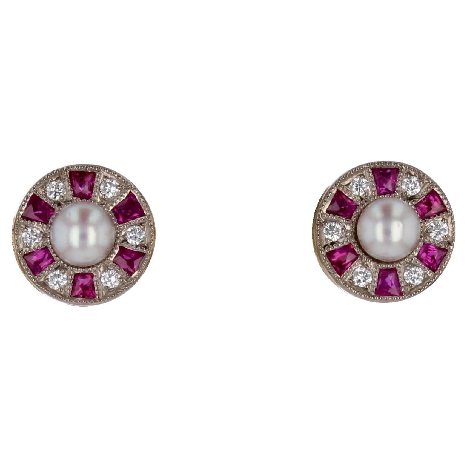 Clous d
oreilles modernes en or blanc 18 carats, rubis, diamants et perle de culture en vente