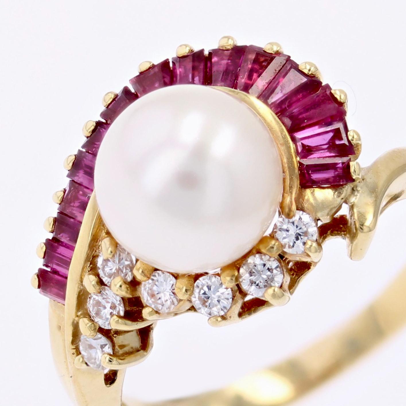 Anillo Remolino Moderno Rubíes Diamantes Perla Cultivada Oro Amarillo 18 Kilates en venta 6