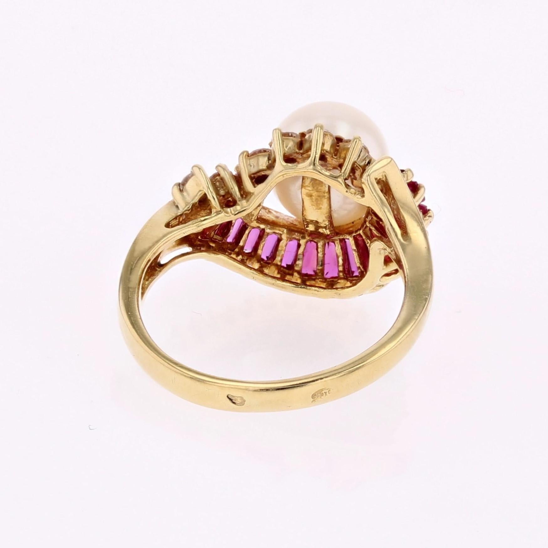 Anillo Remolino Moderno Rubíes Diamantes Perla Cultivada Oro Amarillo 18 Kilates en venta 11