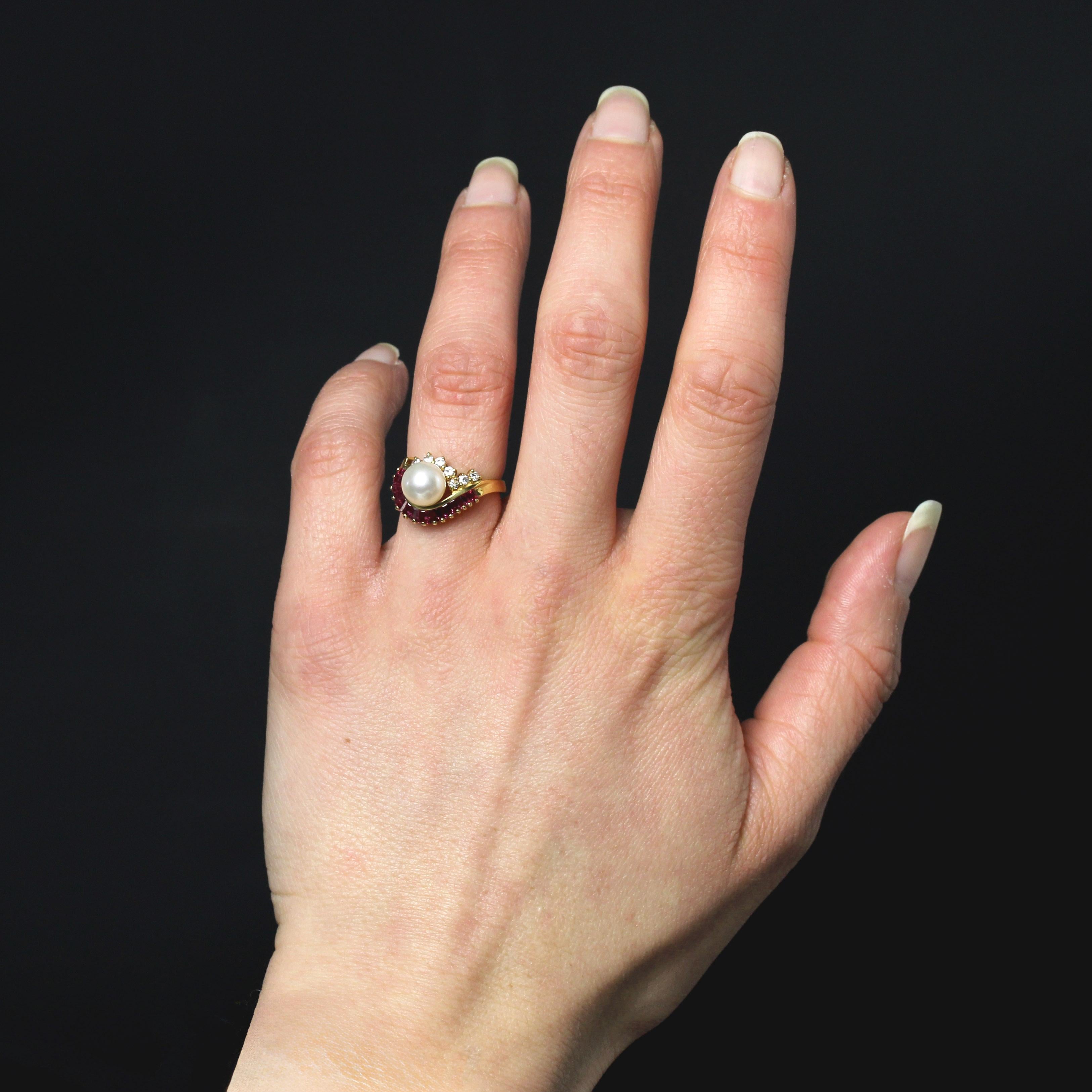 Anillo Remolino Moderno Rubíes Diamantes Perla Cultivada Oro Amarillo 18 Kilates en Excelente estado para la venta en Poitiers, FR