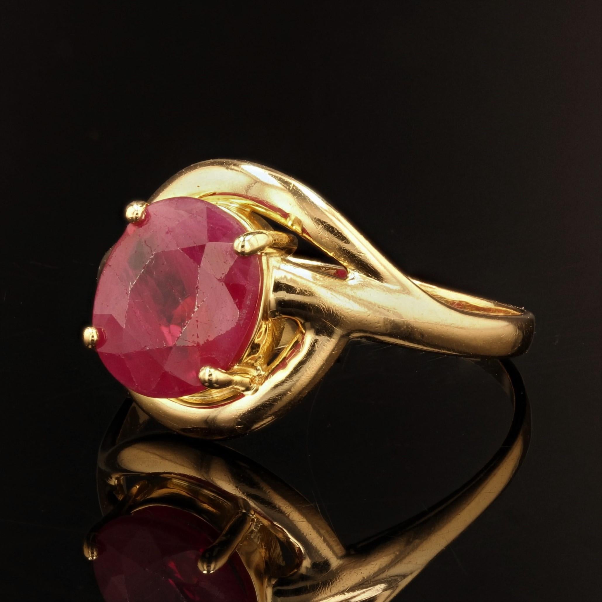 Oval Cut Modern Ruby 18 Karat Yellow Gold Ring For Sale