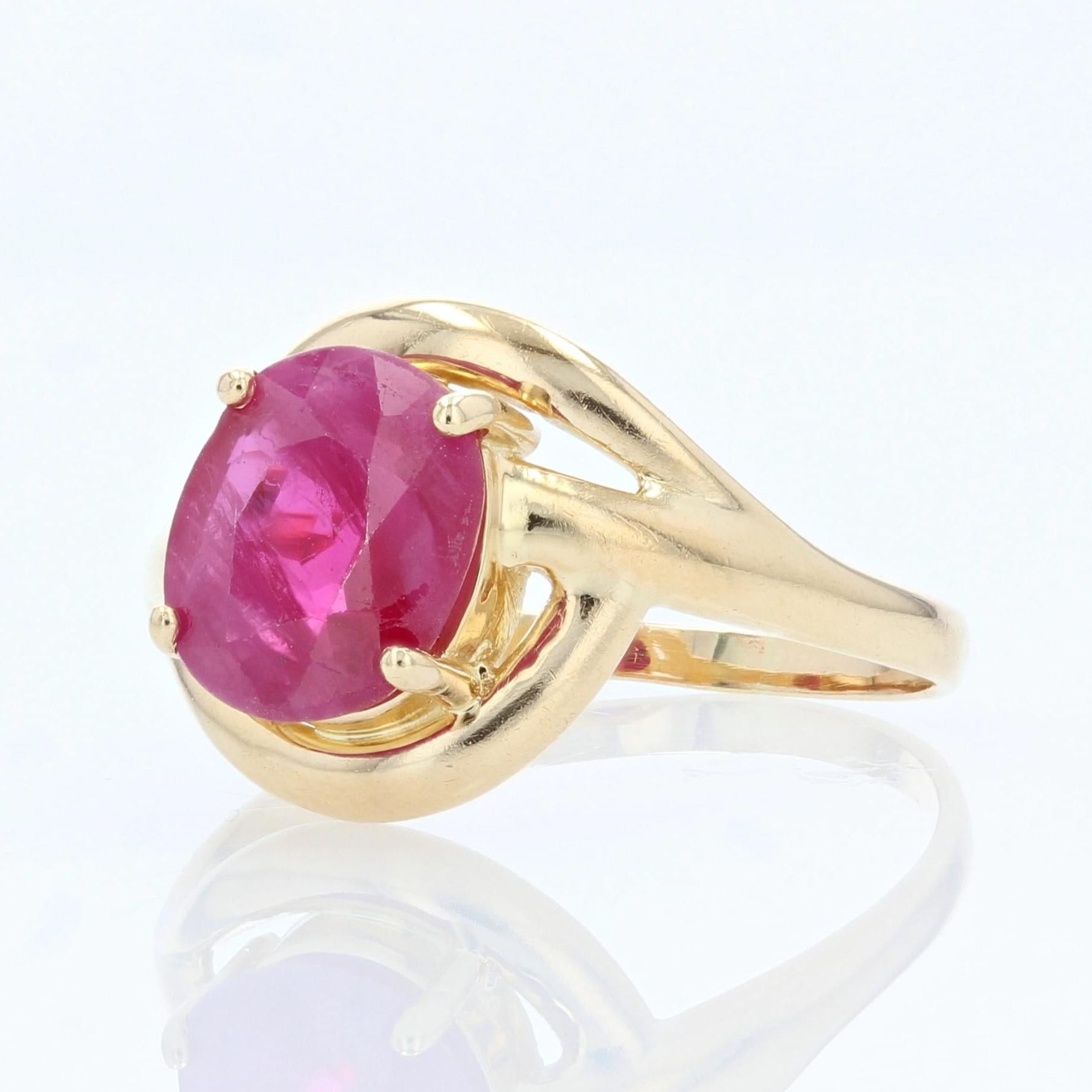 Women's Modern Ruby 18 Karat Yellow Gold Ring For Sale
