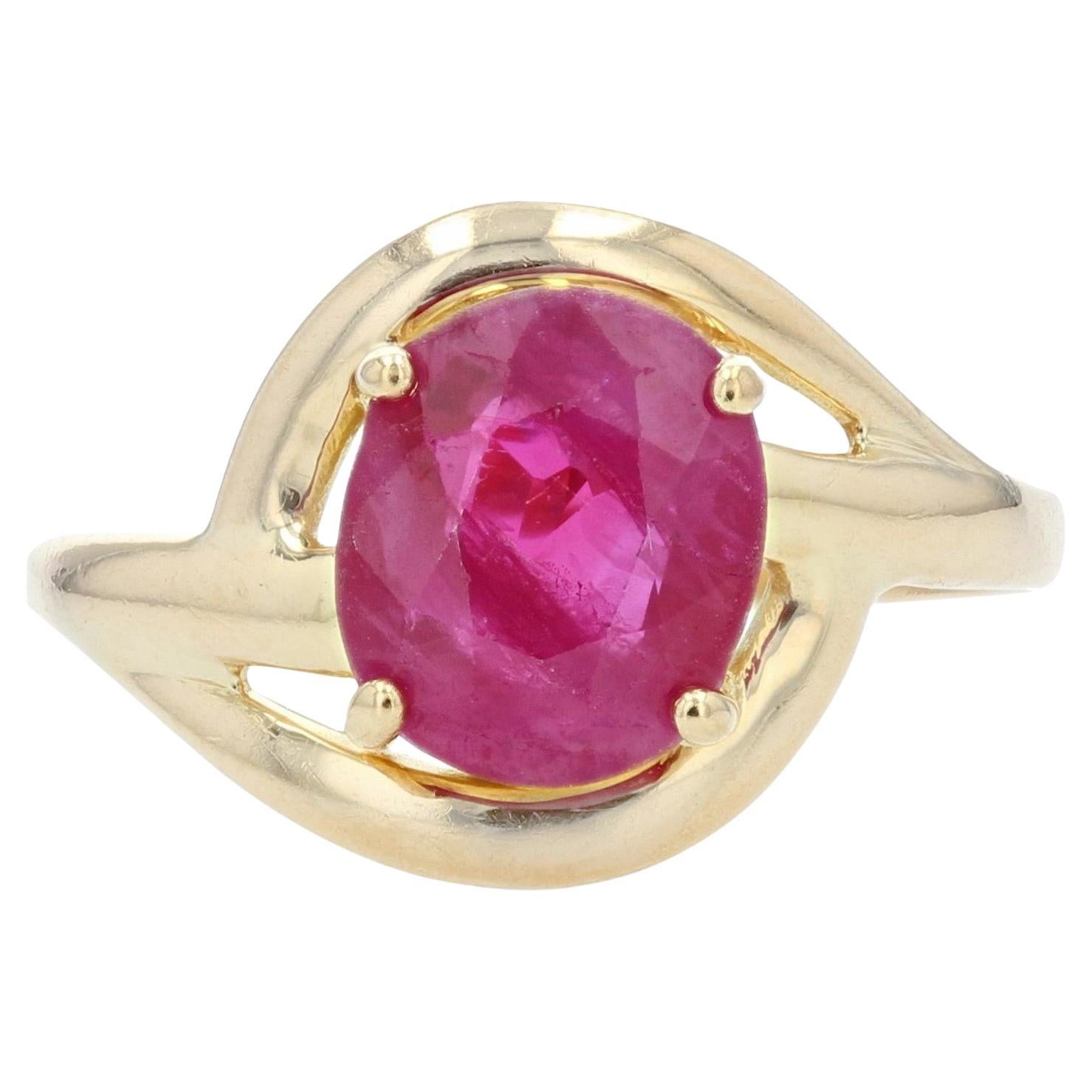 Modern Ruby 18 Karat Yellow Gold Ring For Sale