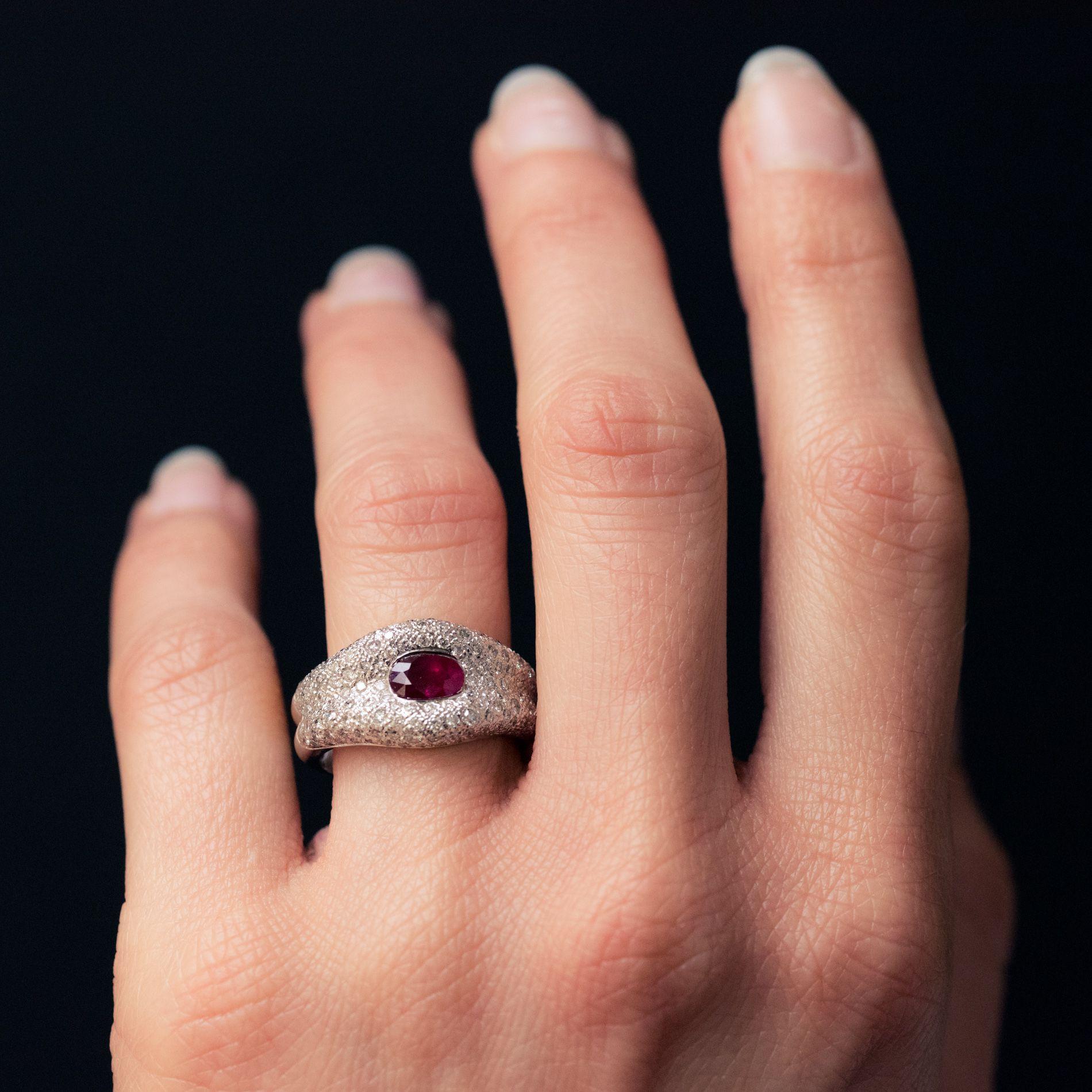 French Modern Ruby and Diamond 18 Carat White Gold Band Ring For Sale 3