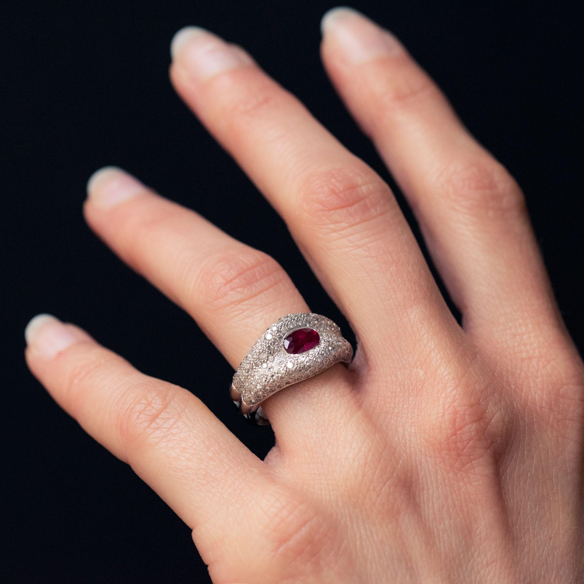 French Modern Ruby and Diamond 18 Carat White Gold Band Ring In New Condition For Sale In Poitiers, FR