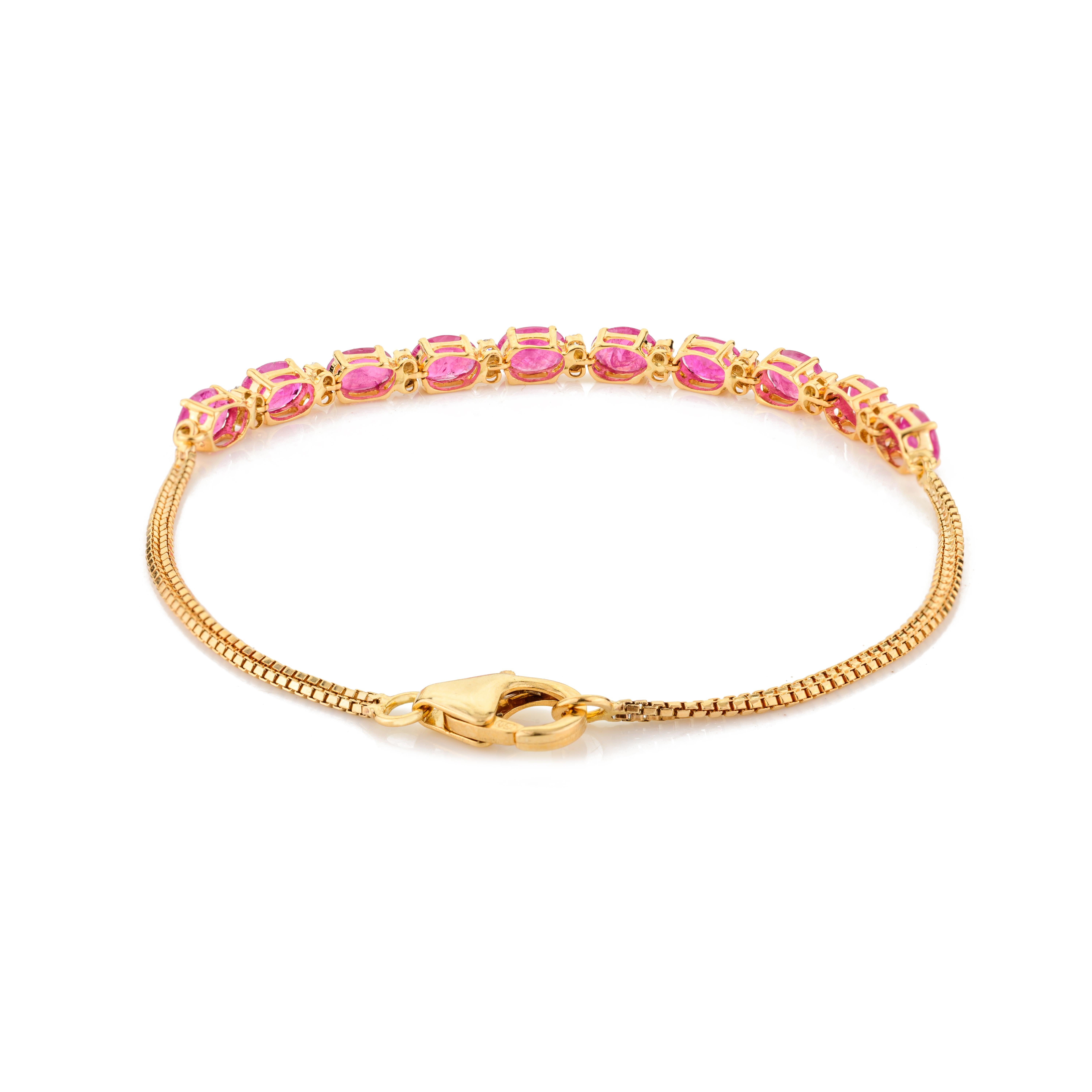 Bracelet moderne pour mère en or jaune massif 18 carats avec rubis et diamants Neuf - En vente à New York, NY
