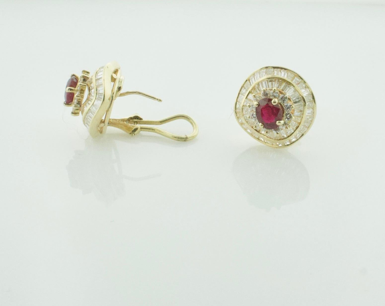 Women's or Men's Modern Ruby and Diamond Earrings in 18k Yellow Gold