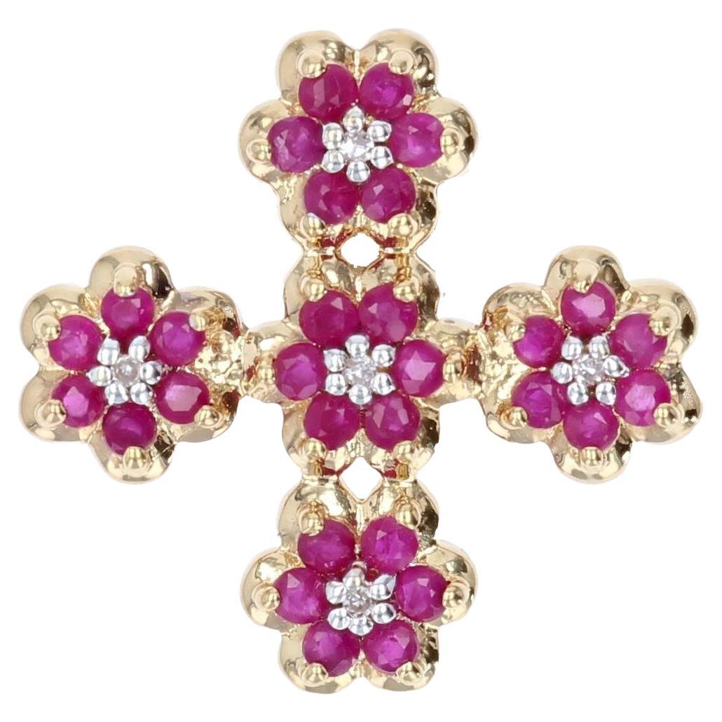 Moderner Kreuzanhänger mit Rubin und Diamant aus 18 Karat Gelbgold