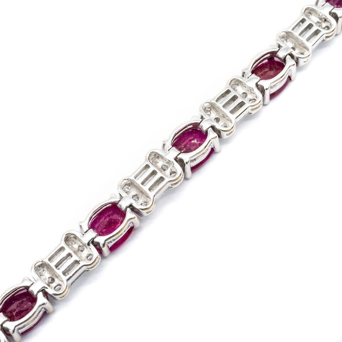 Modernes Armband aus Rubin, Diamanten und Weißgold Damen