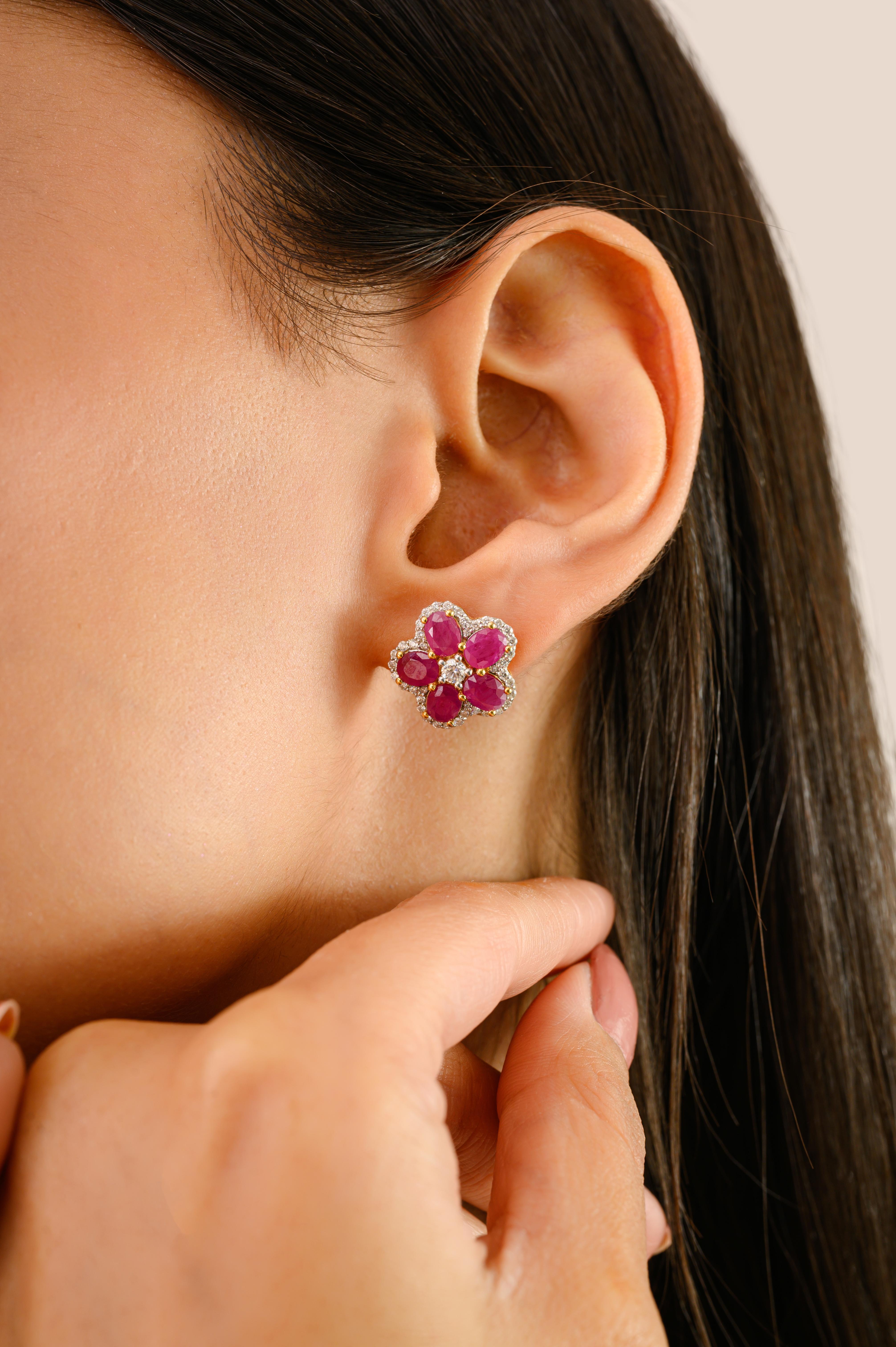 De las mujeres Pendientes modernos de oro amarillo de 14 quilates con flor de rubíes y diamantes para mujer en venta