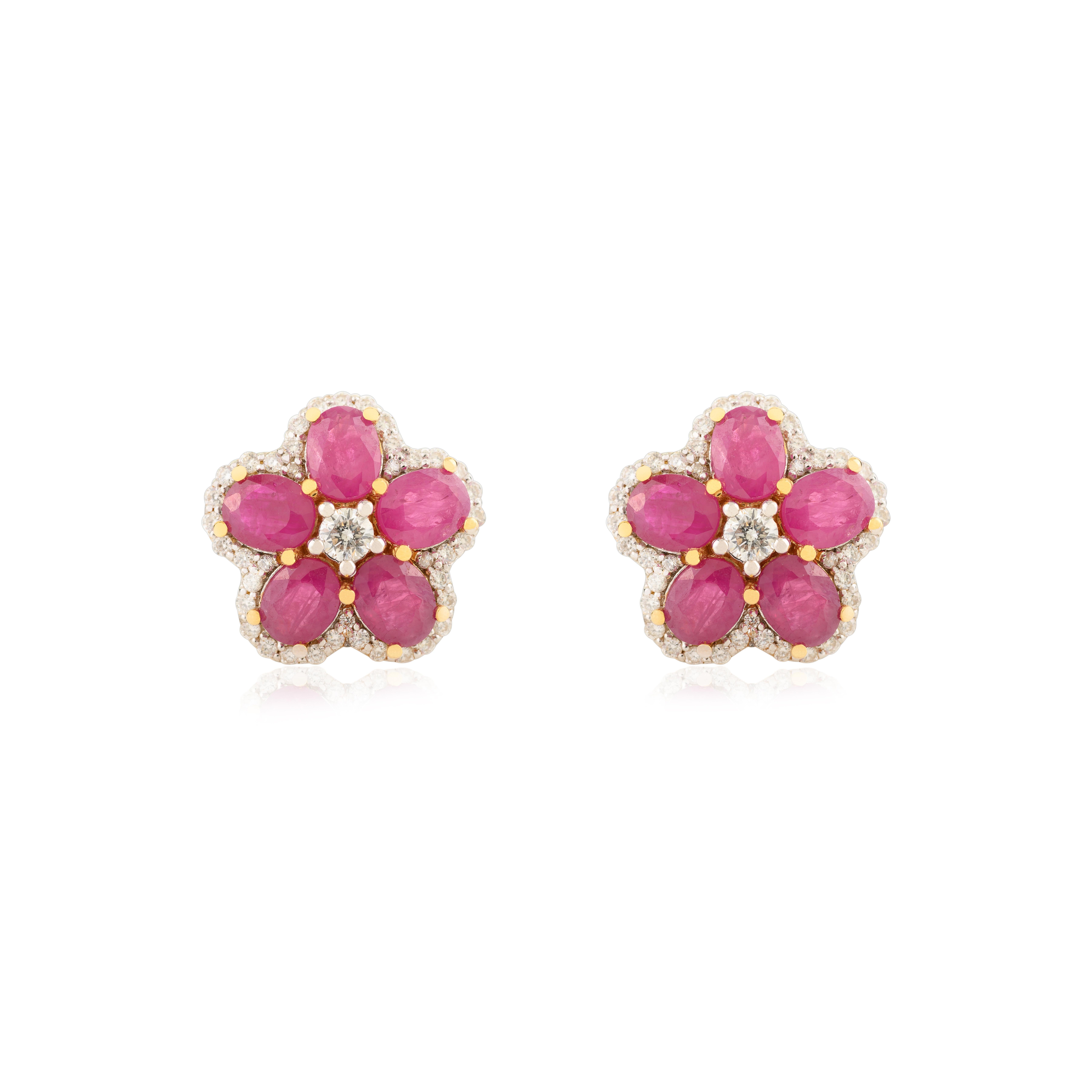 Pendientes modernos de oro amarillo de 14 quilates con flor de rubíes y diamantes para mujer en venta 1
