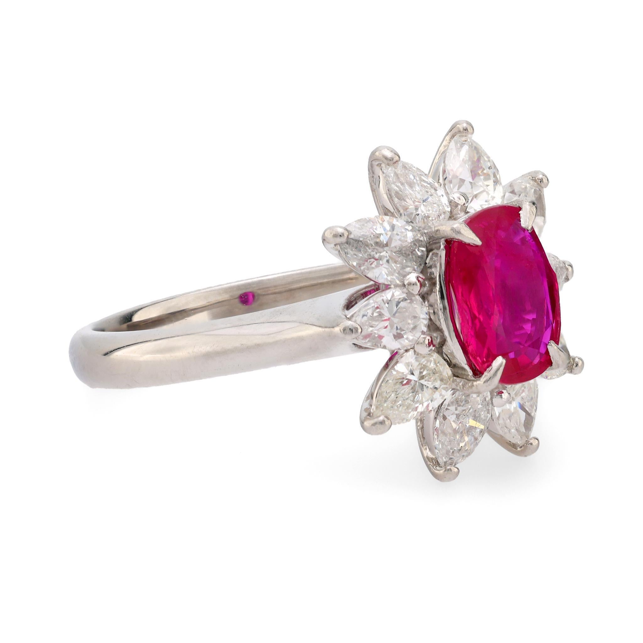 Moderner Rubin-Diamant-Platin-Cluster-Ring (Ovalschliff)