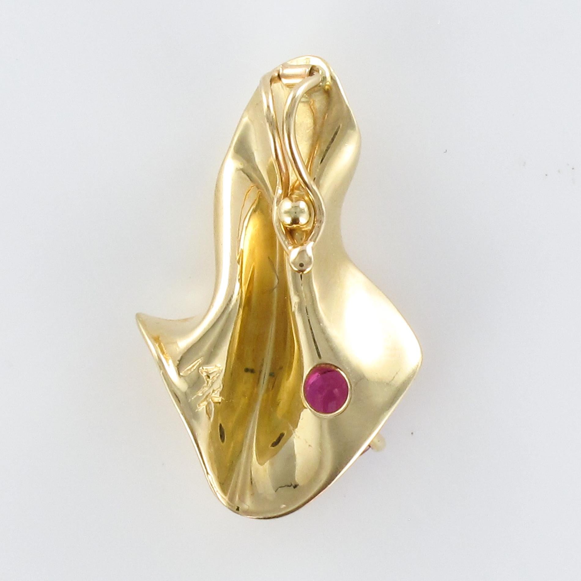 Modern Ruby Diamond Yellow Gold Pendant and Earrings 13