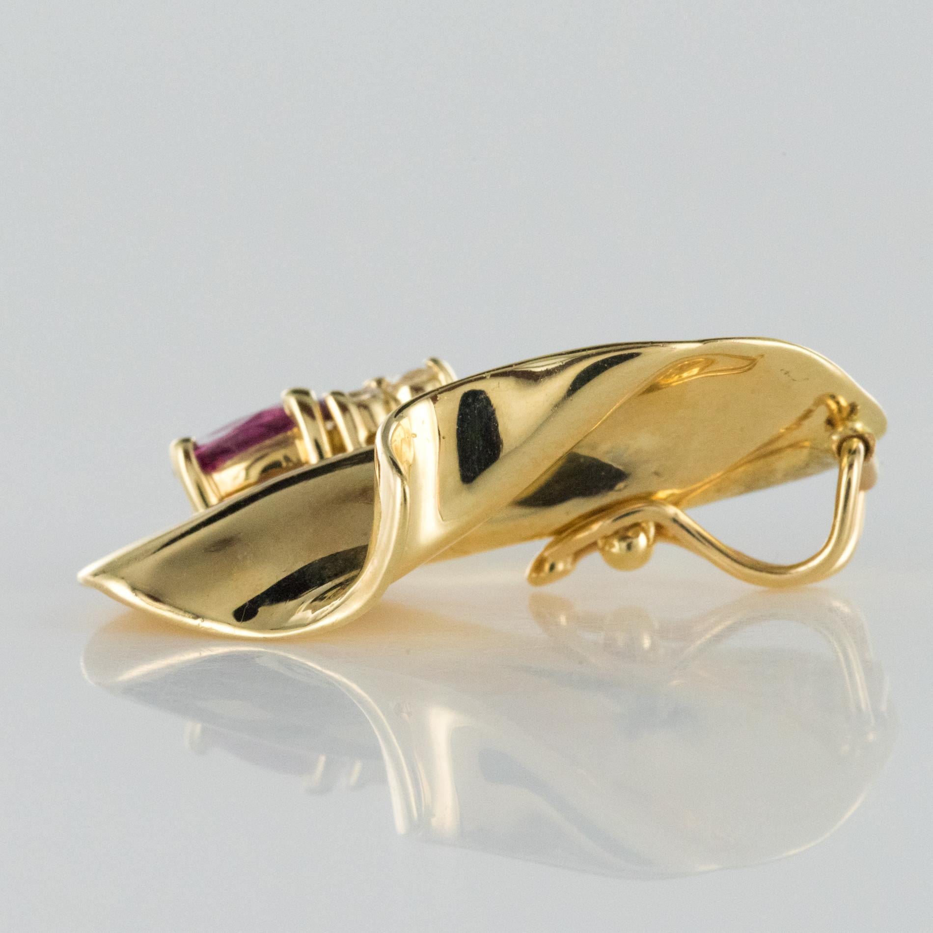 Modern Ruby Diamond Yellow Gold Pendant and Earrings 3
