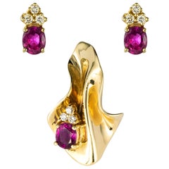 Modern Ruby Diamond Yellow Gold Pendant and Earrings