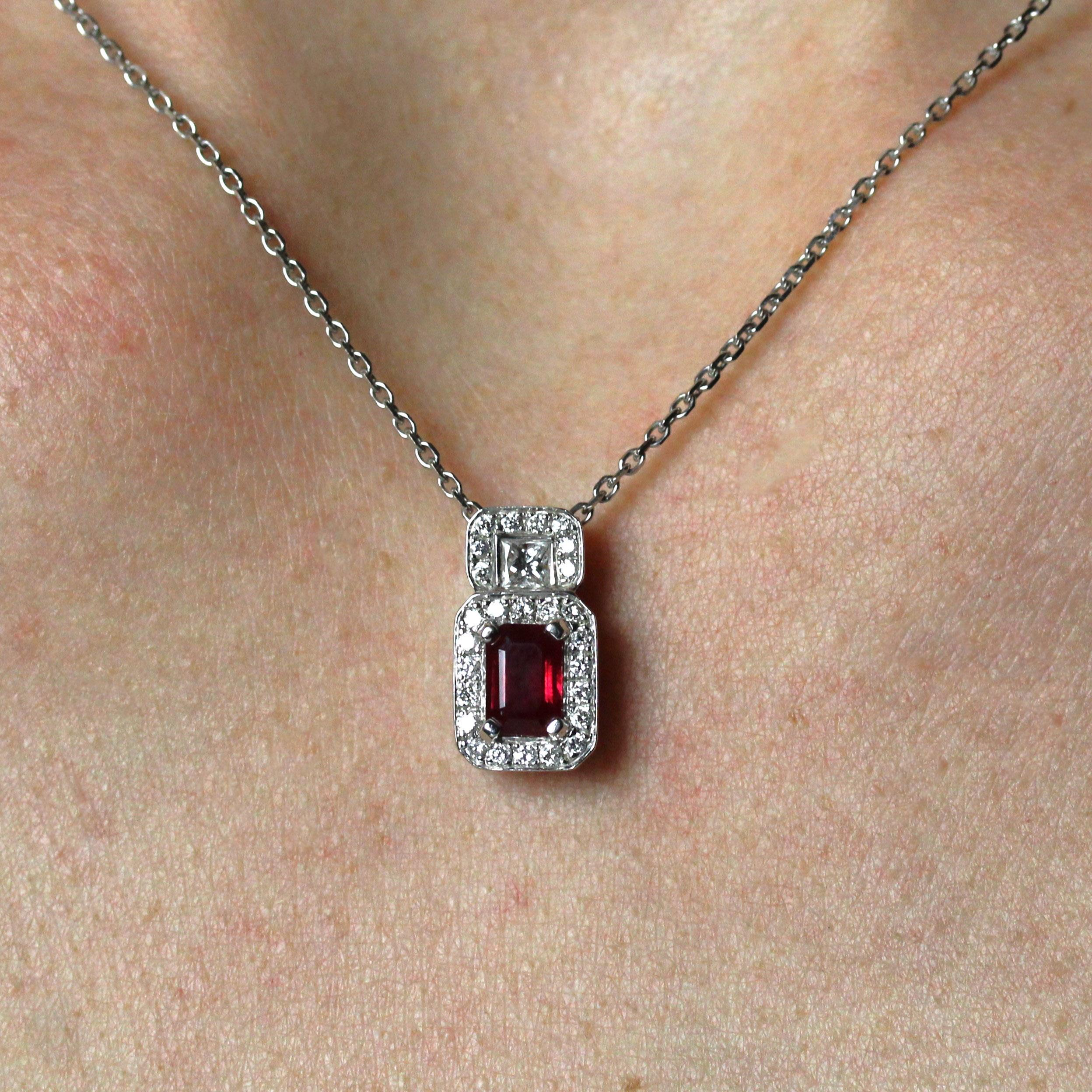 Collana moderna con diamanti e rubini in oro bianco 18 carati in vendita 5