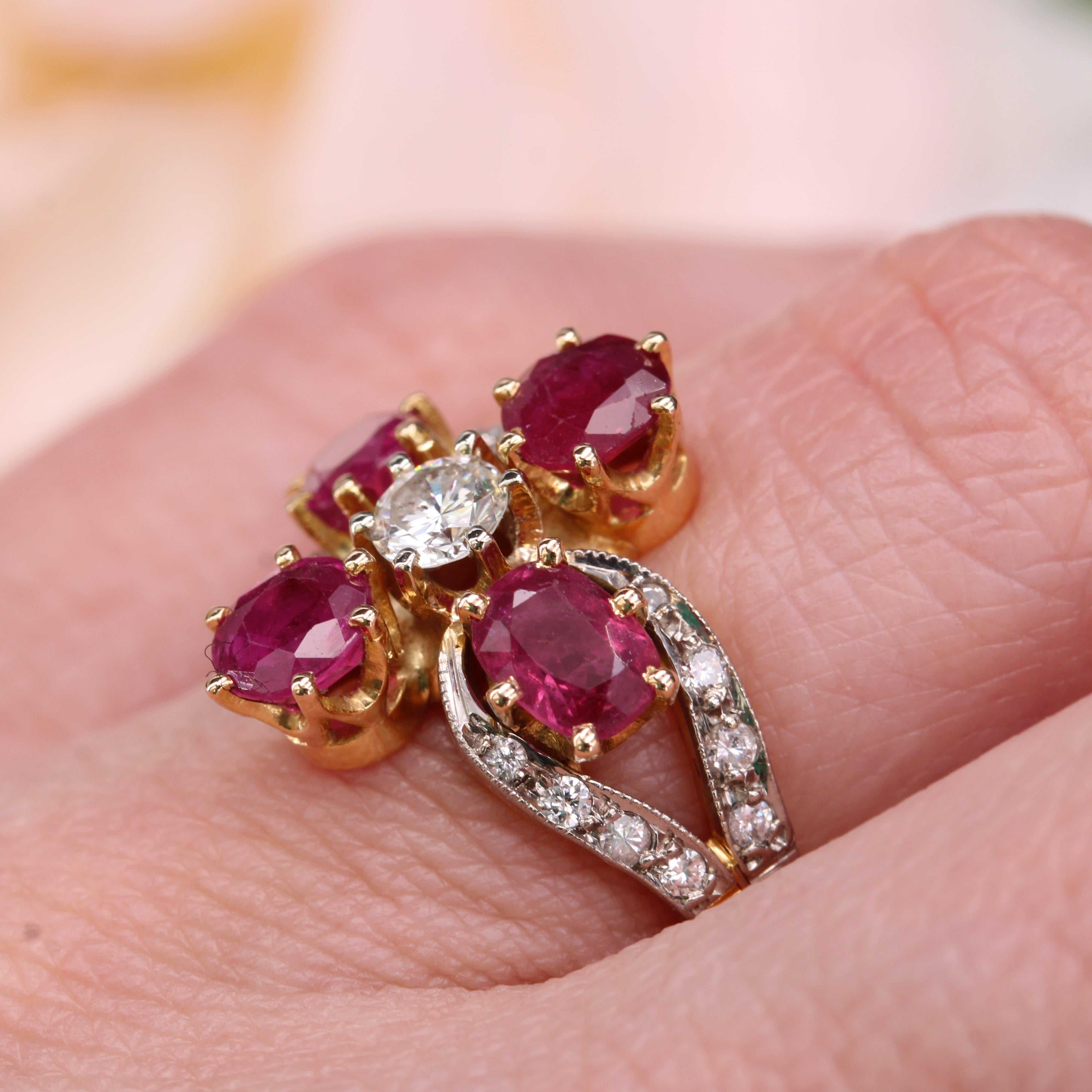 Modern Ruby Diamonds 18 Karat Yellow Gold Clover Ring For Sale 7
