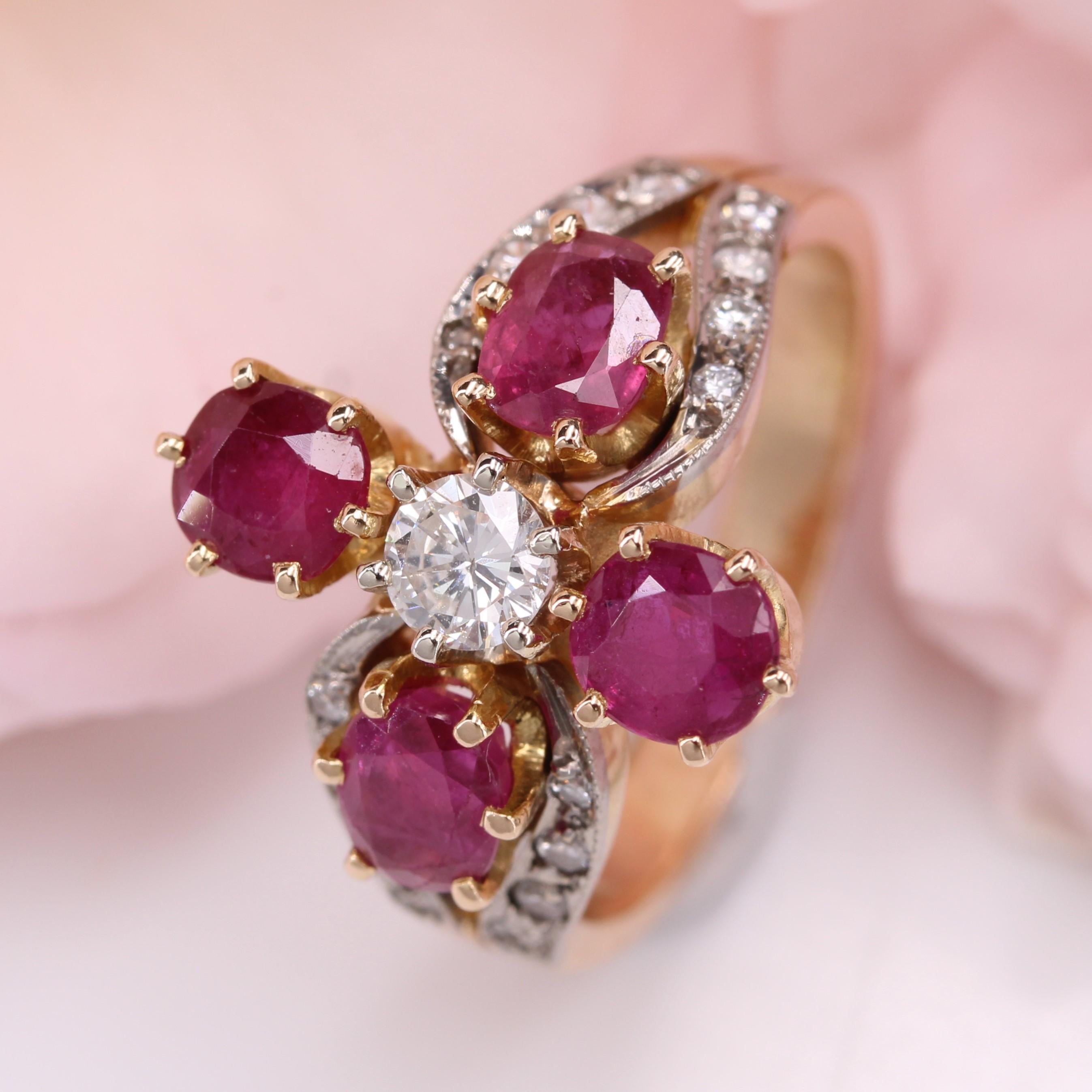 Modern Ruby Diamonds 18 Karat Yellow Gold Clover Ring For Sale 9