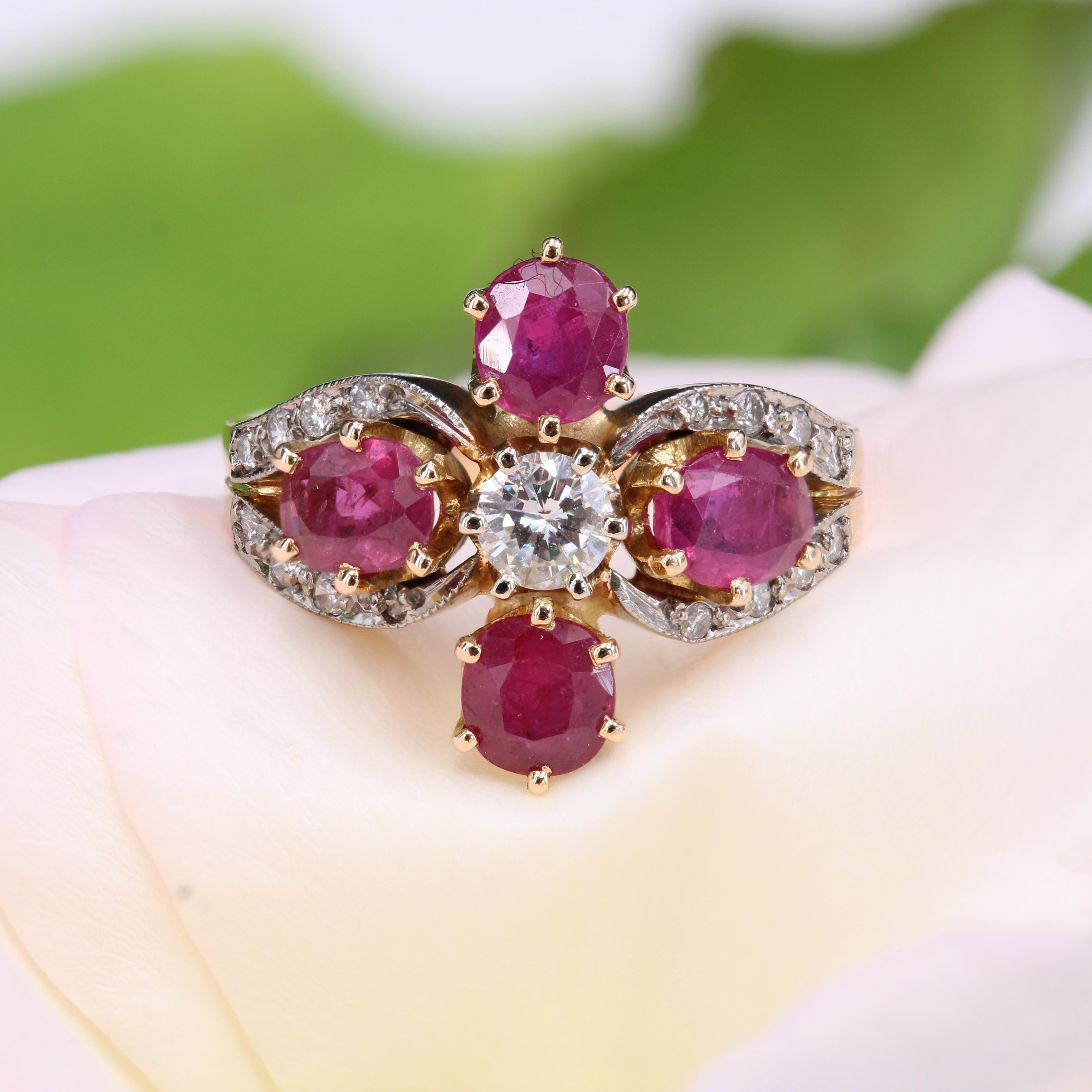 Cushion Cut Modern Ruby Diamonds 18 Karat Yellow Gold Clover Ring For Sale