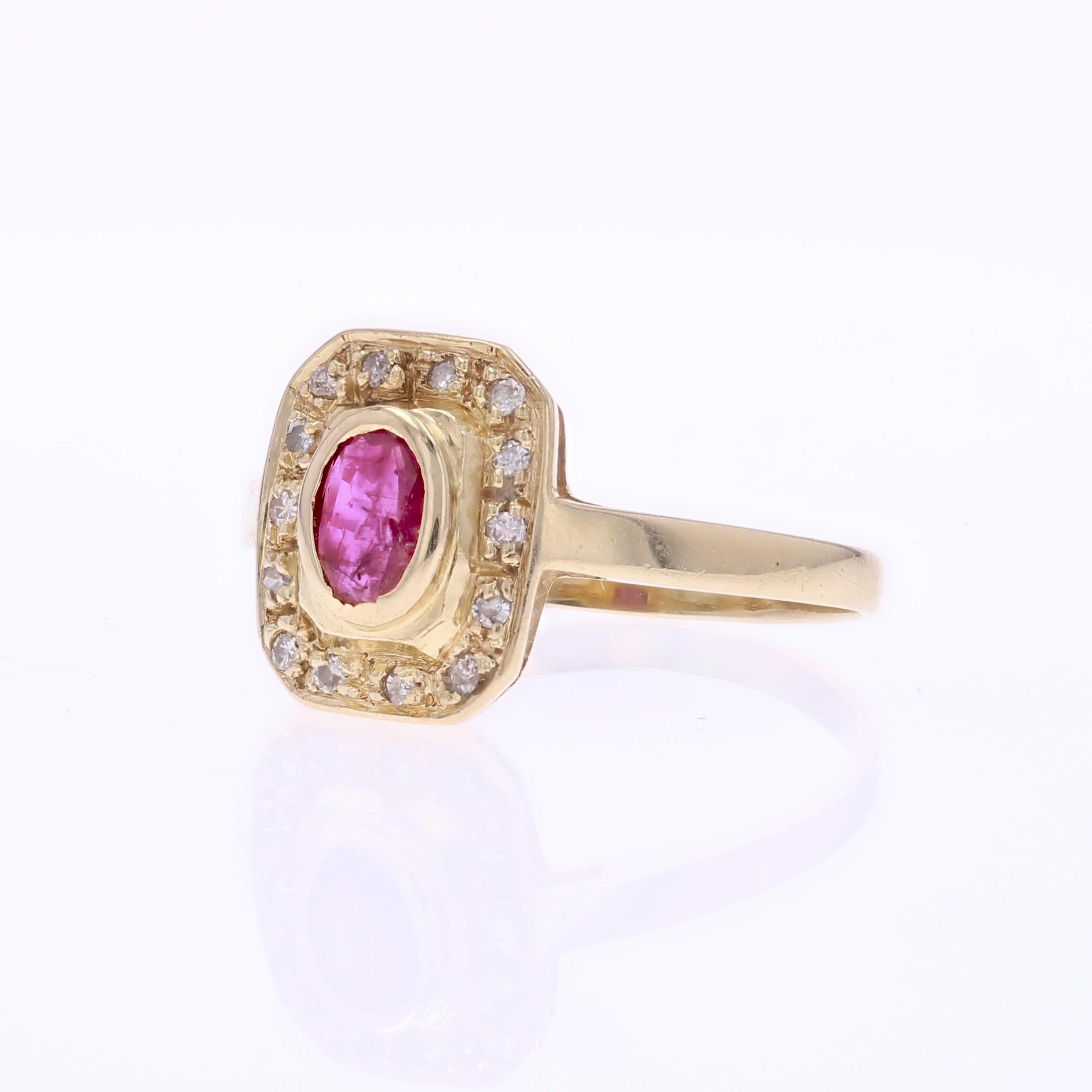 Taille ovale Bague géométrique moderne en or jaune 18 carats avec rubis et diamants en vente