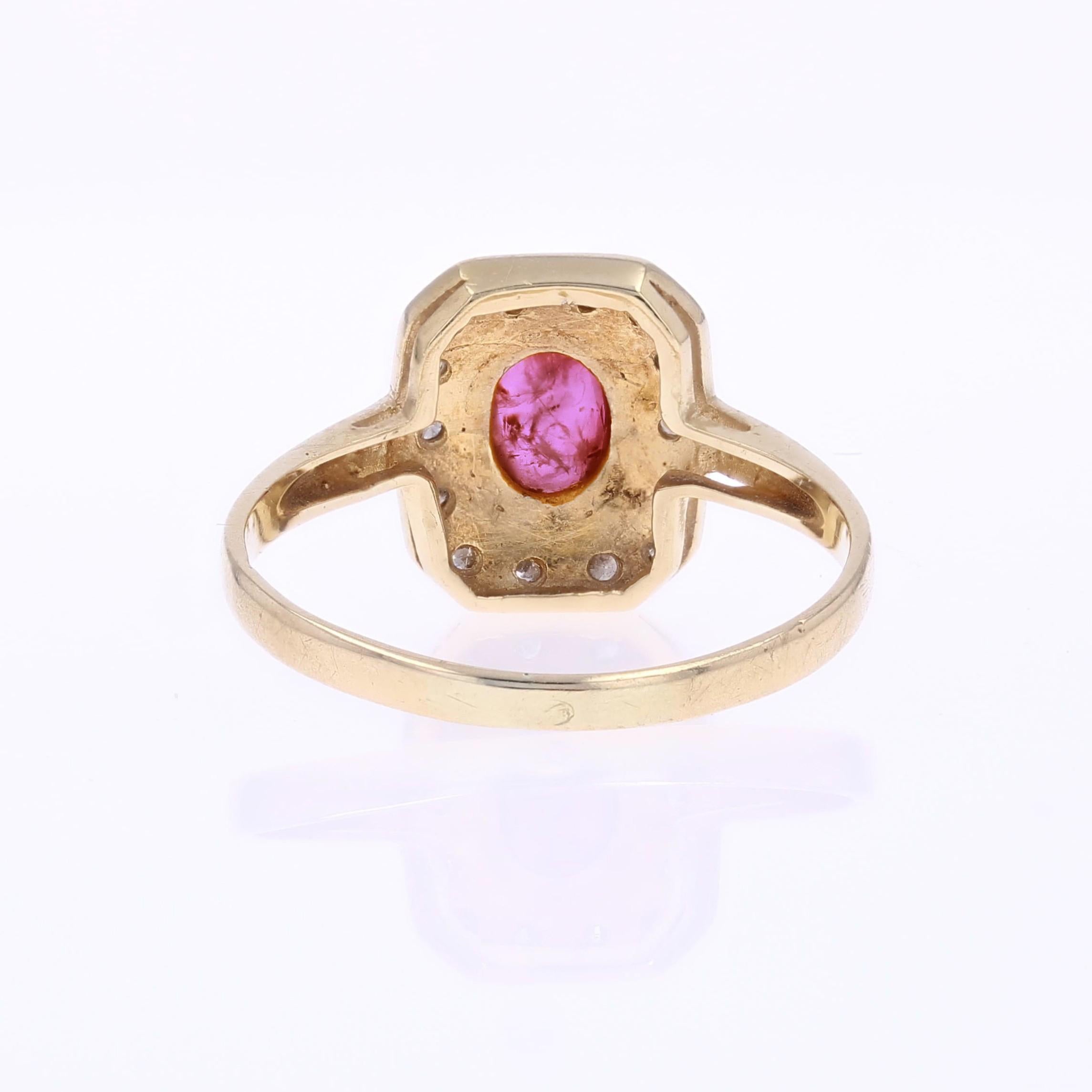 Bague géométrique moderne en or jaune 18 carats avec rubis et diamants en vente 1