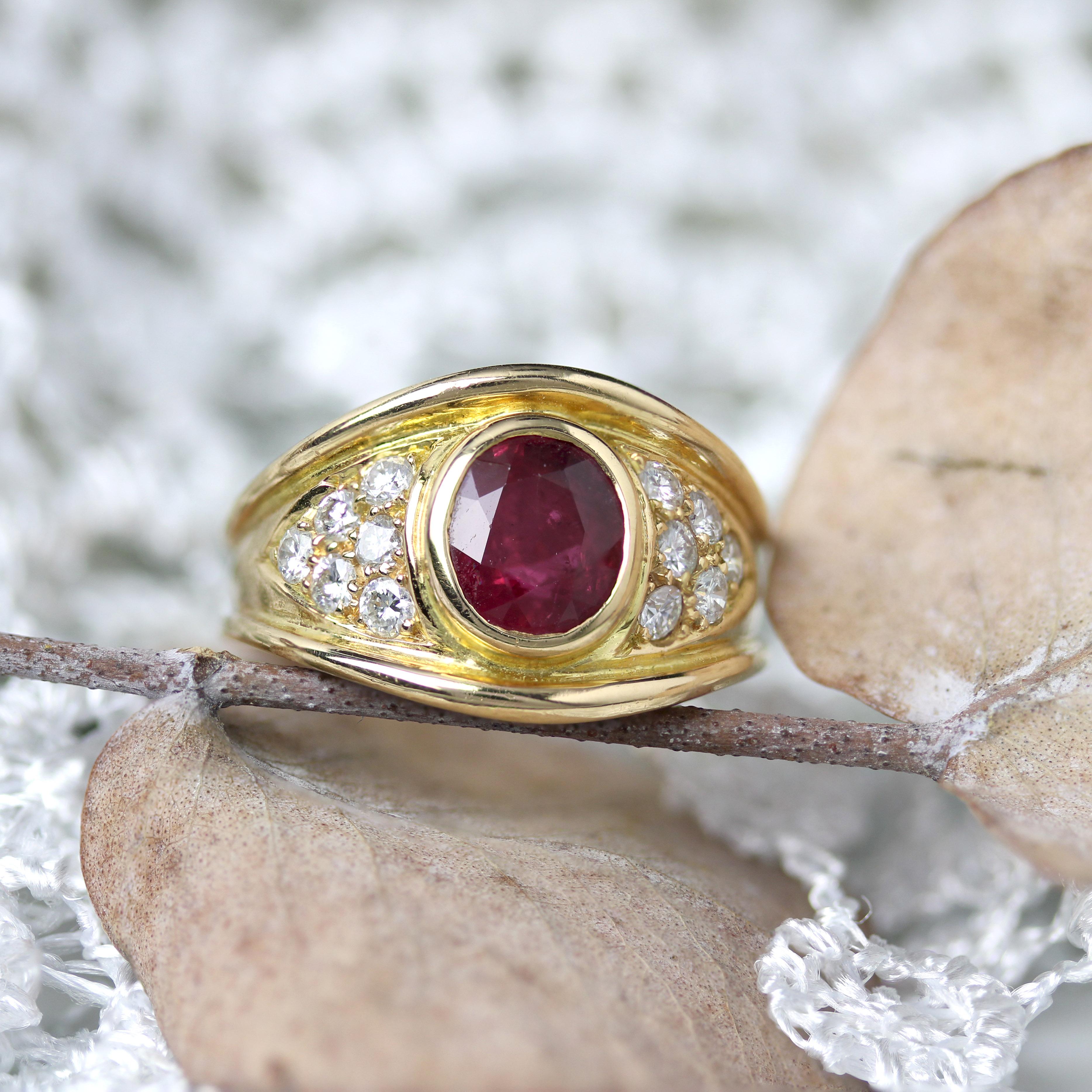 Modern Ruby Diamonds 18 Karat Yellow Gold Large Ring For Sale 8
