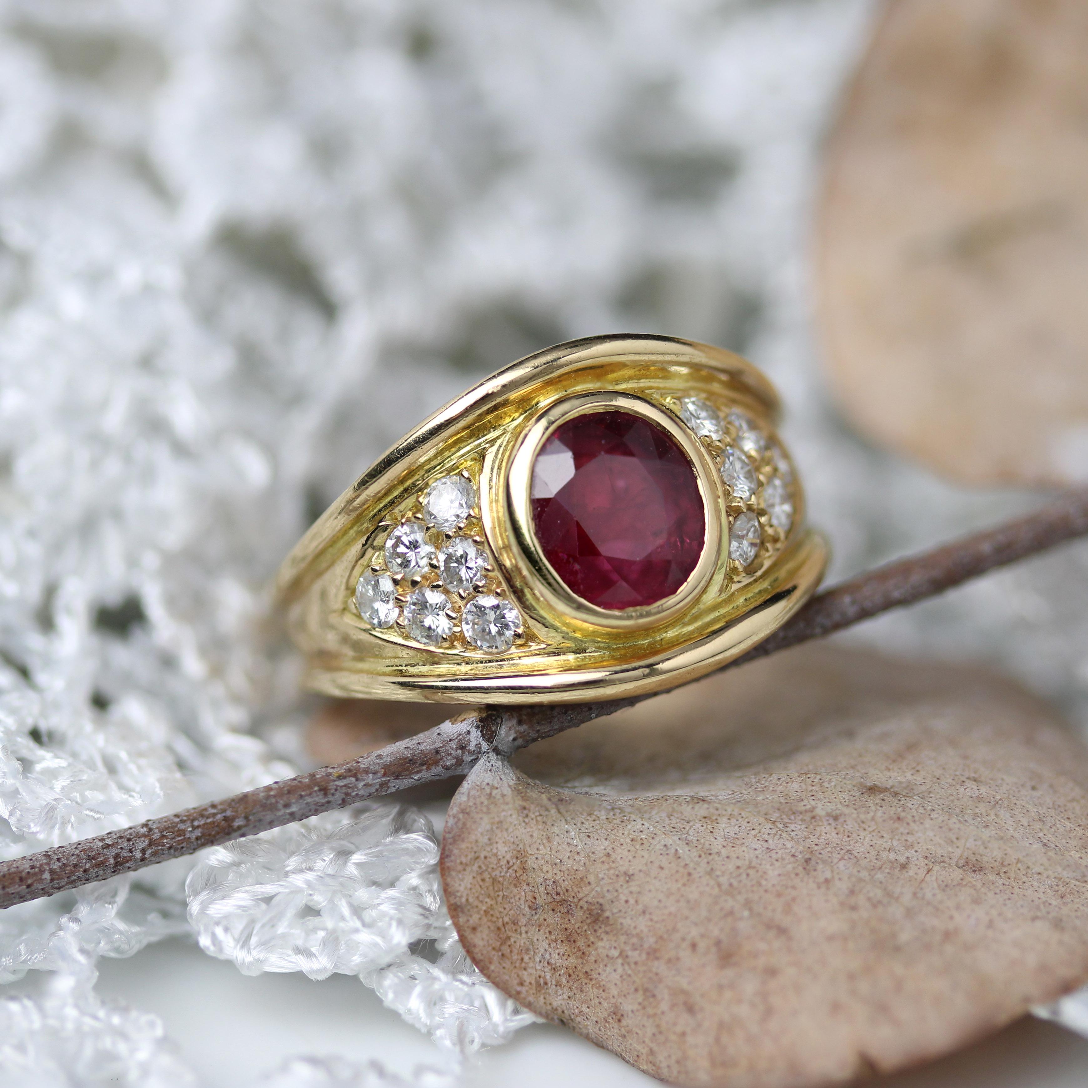 Modern Ruby Diamonds 18 Karat Yellow Gold Large Ring For Sale 9