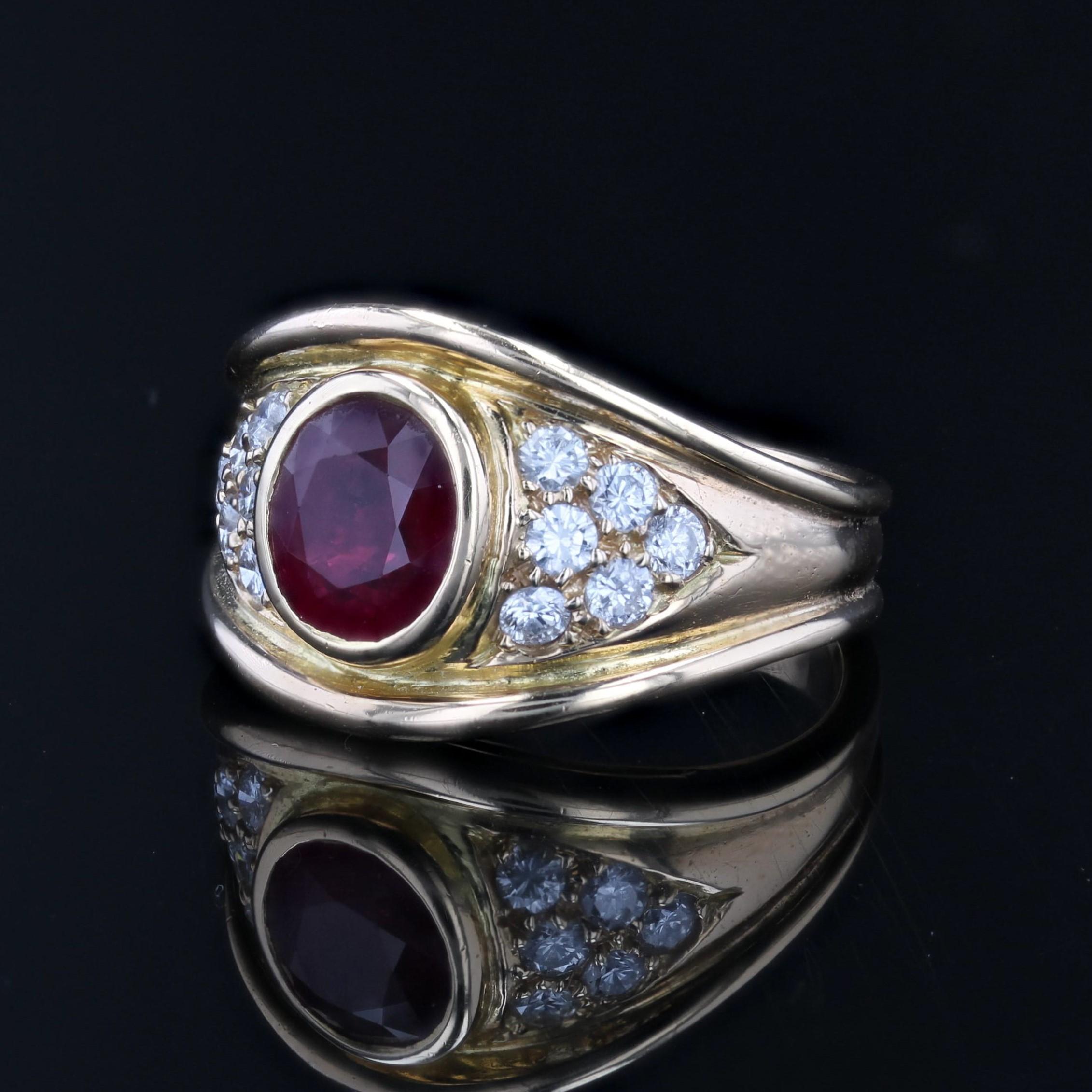 Modern Ruby Diamonds 18 Karat Yellow Gold Large Ring For Sale 2